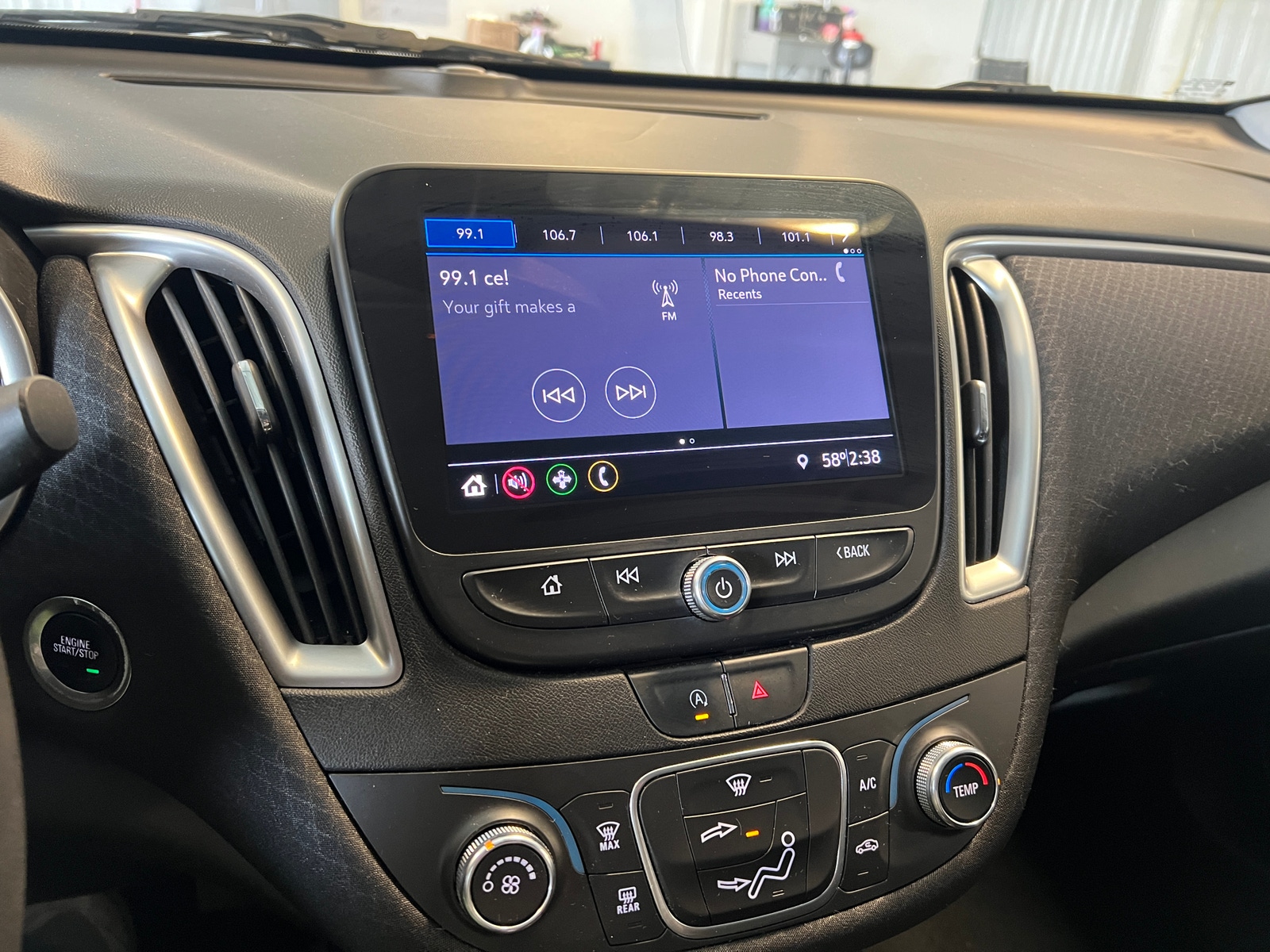 Thumbnail: 2020 Chevrolet Malibu - 4