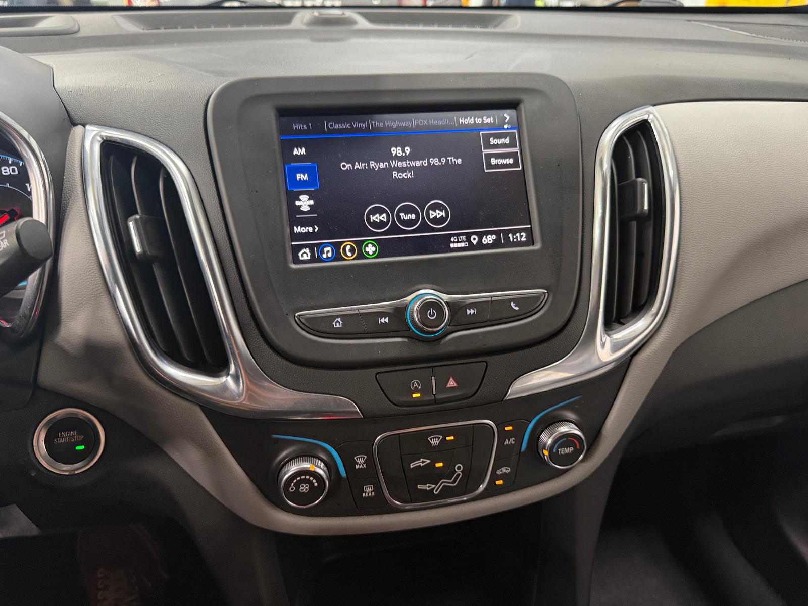 Thumbnail: 2022 Chevrolet Equinox - 4