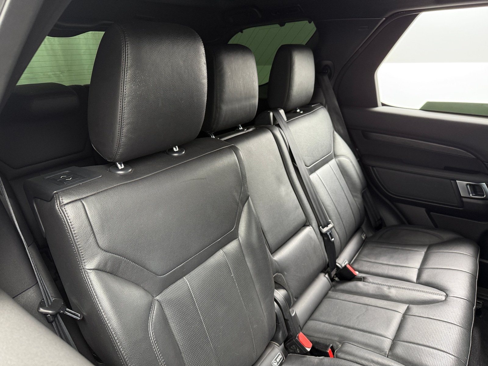 Thumbnail: 2017 Land Rover Discovery - 5