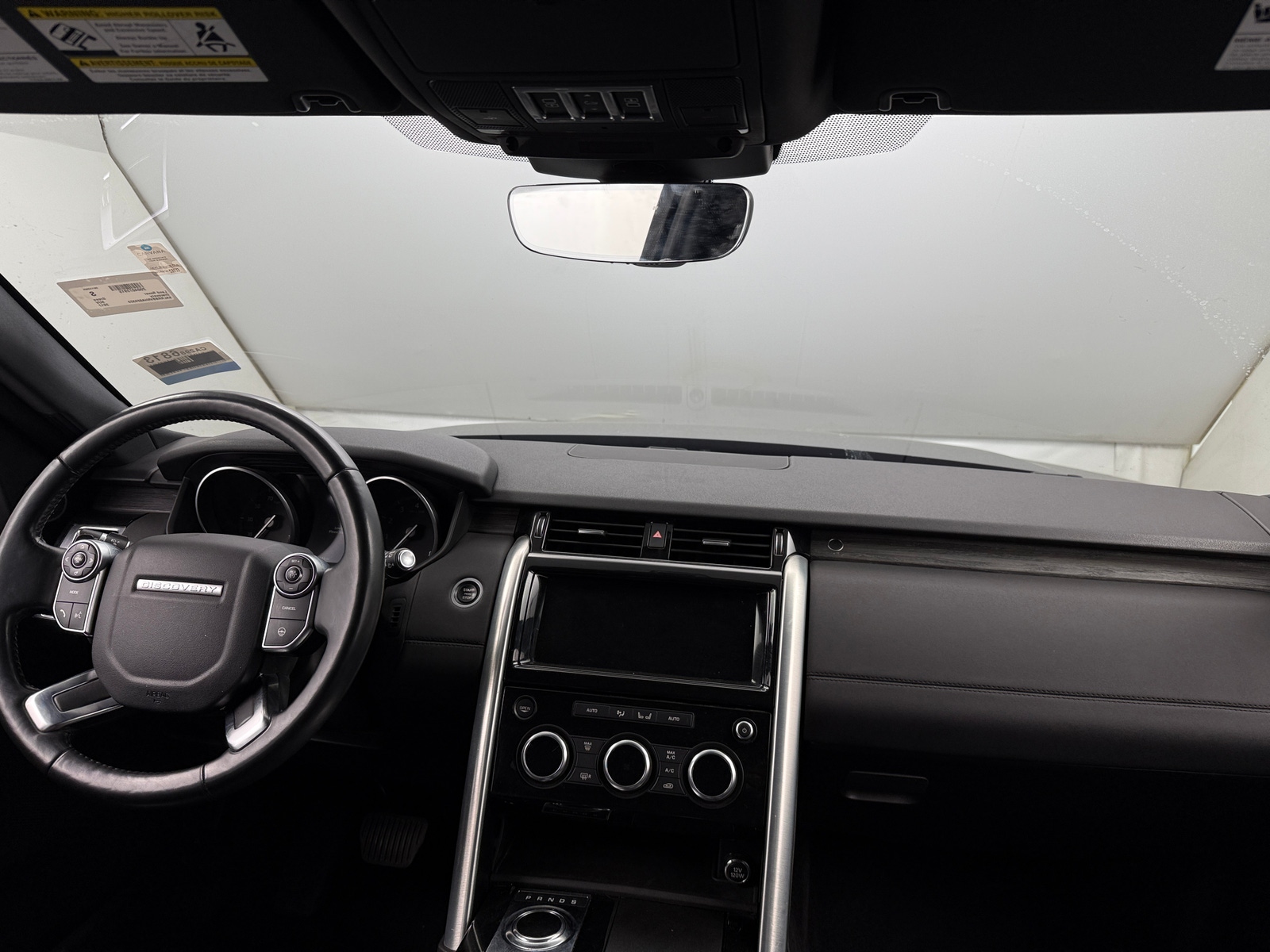 Thumbnail: 2017 Land Rover Discovery - 2