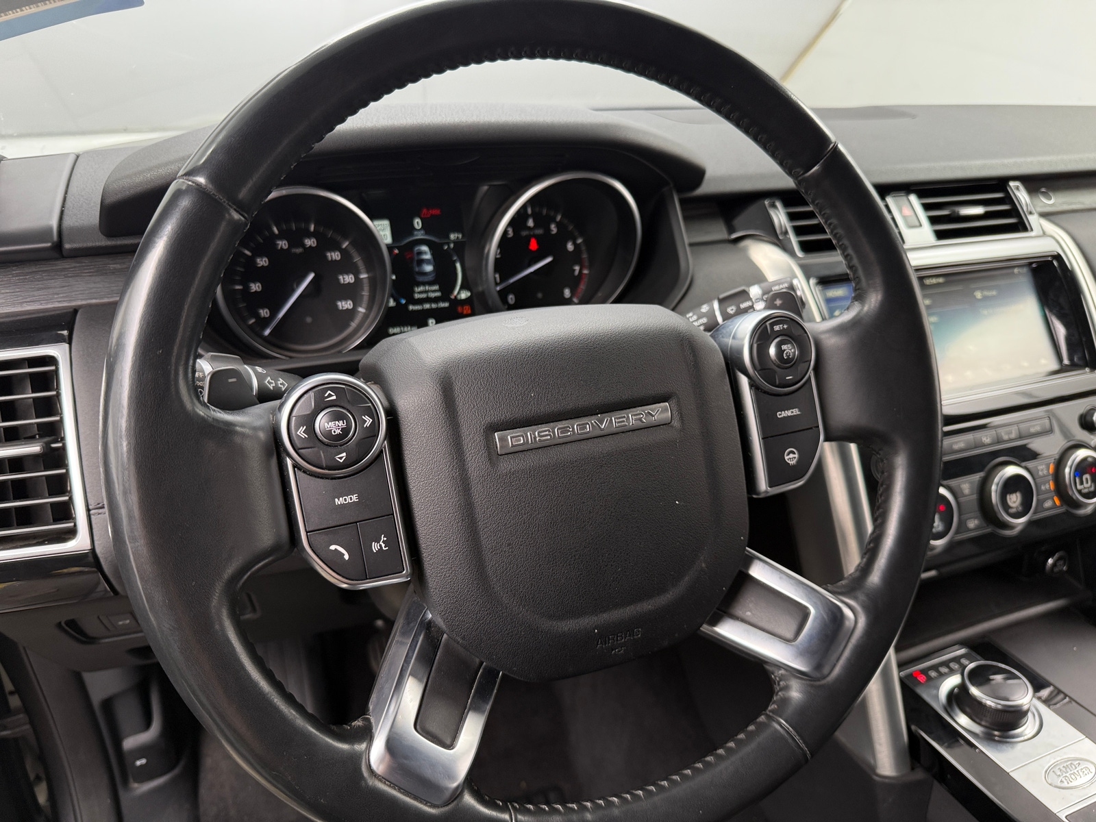 Thumbnail: 2017 Land Rover Discovery - 4