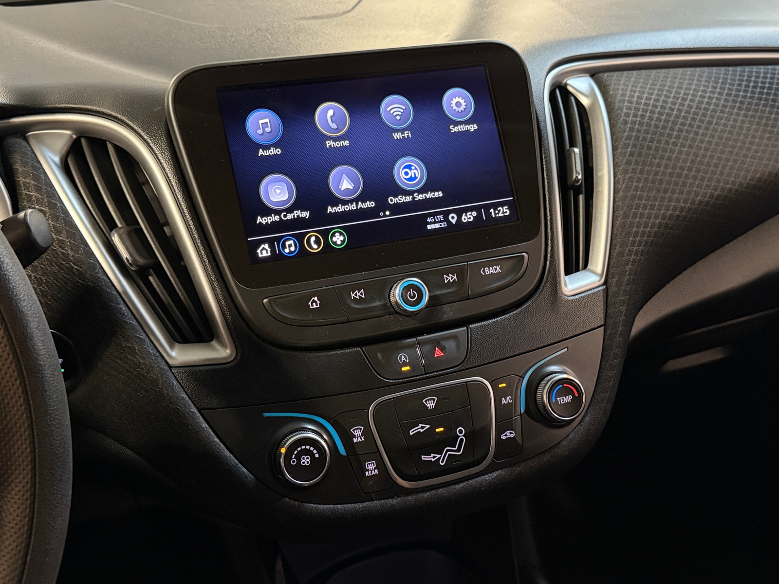 Thumbnail: 2024 Chevrolet Malibu - 4