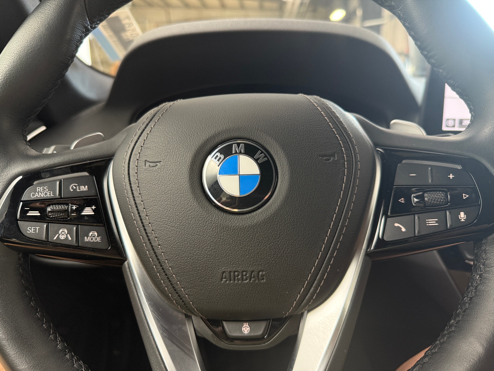 Thumbnail: 2023 BMW 5 Series - 4