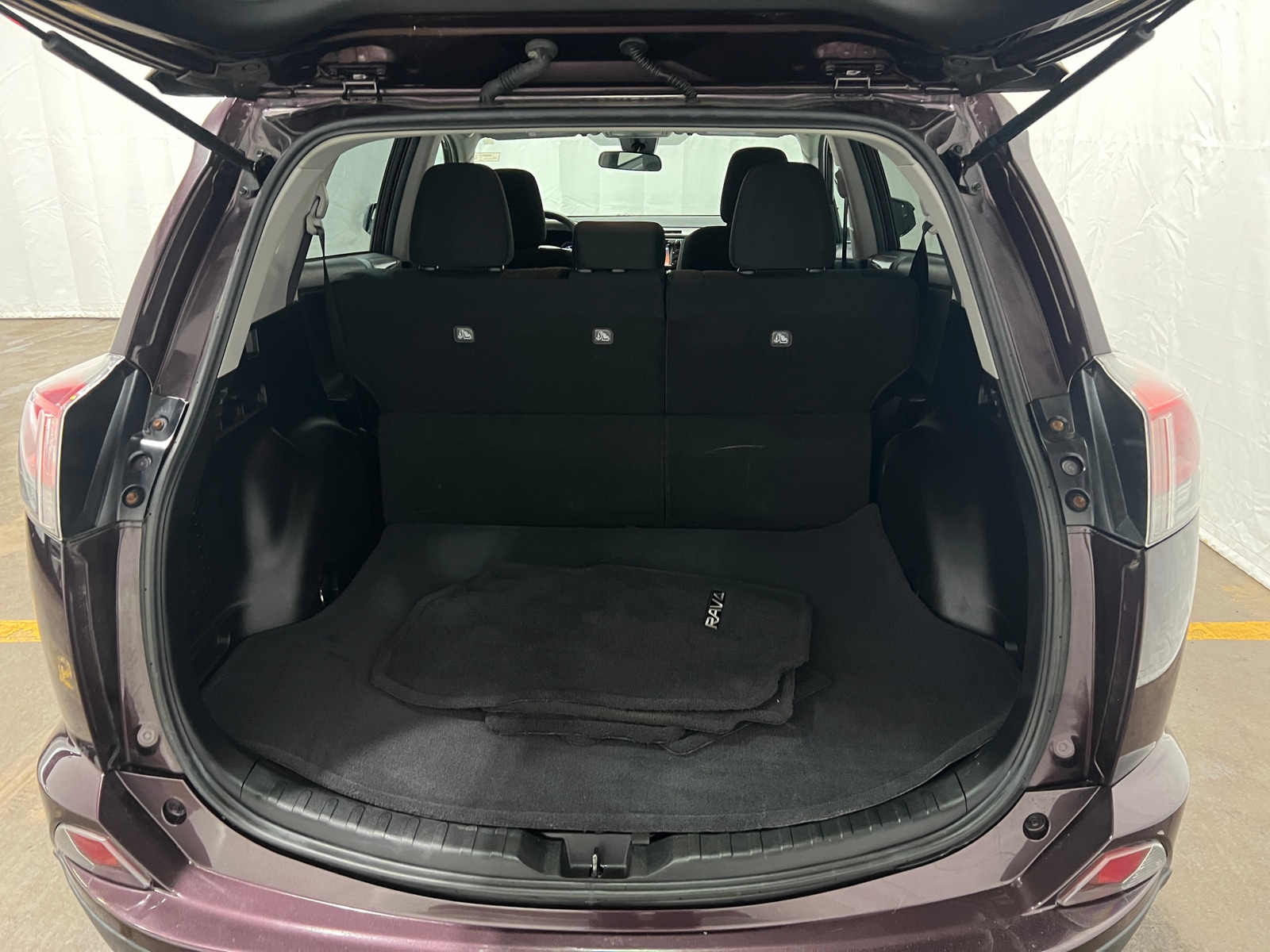 Thumbnail: 2018 Toyota RAV4 - 7