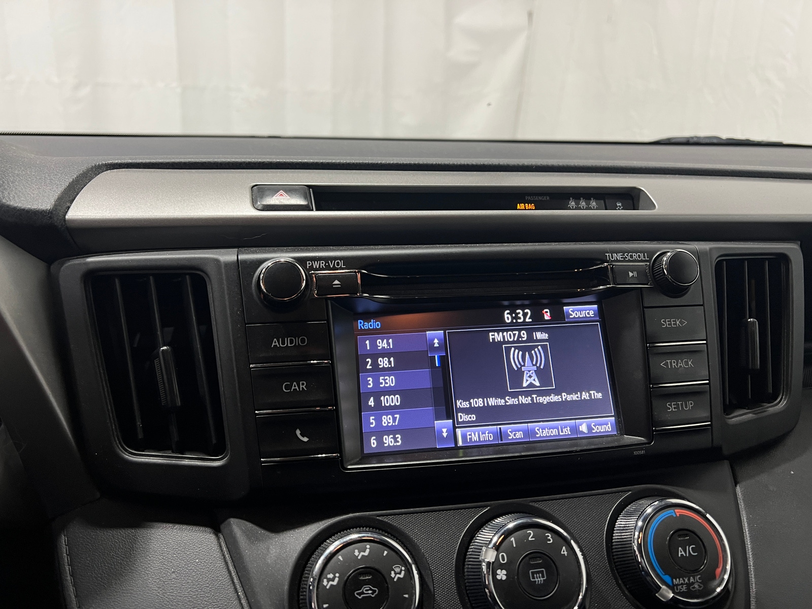 Thumbnail: 2018 Toyota RAV4 - 4