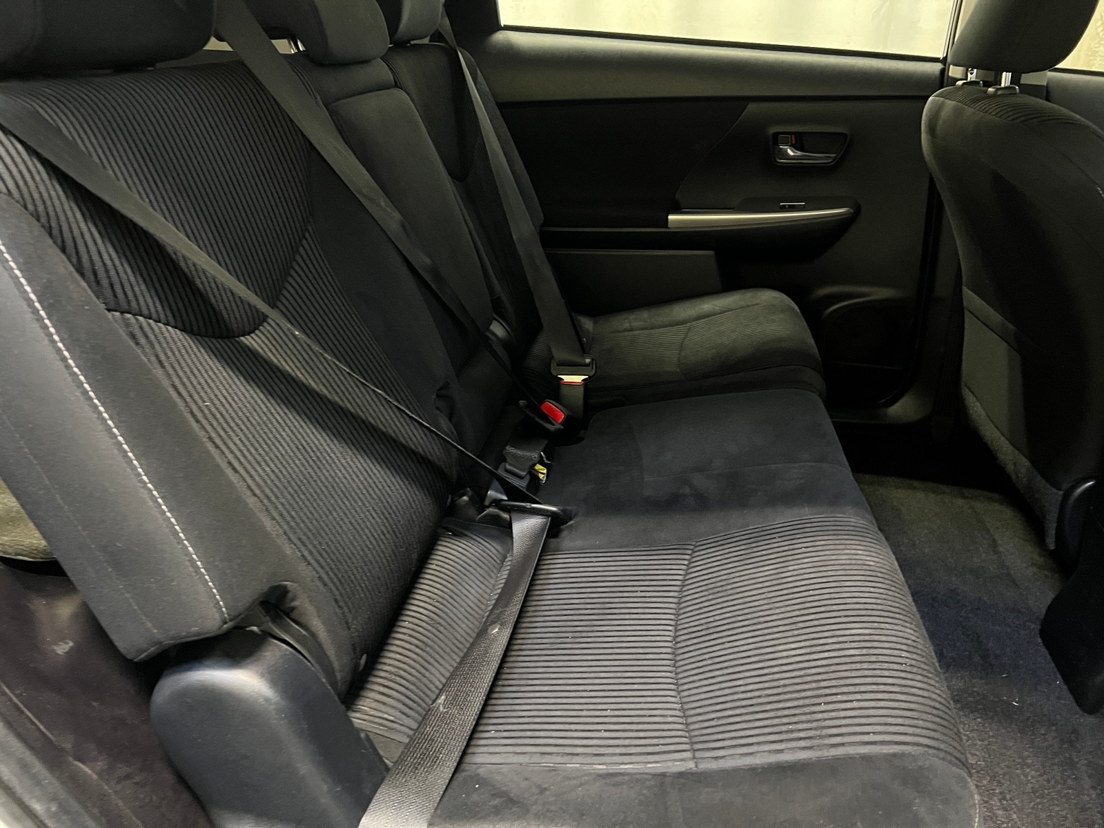 Thumbnail: 2015 Toyota Prius v - 6
