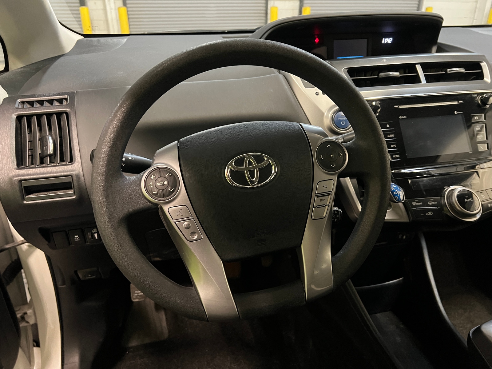 Thumbnail: 2015 Toyota Prius v - 5