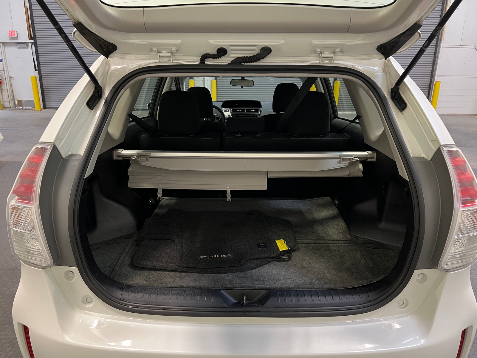 Thumbnail: 2015 Toyota Prius v - 7