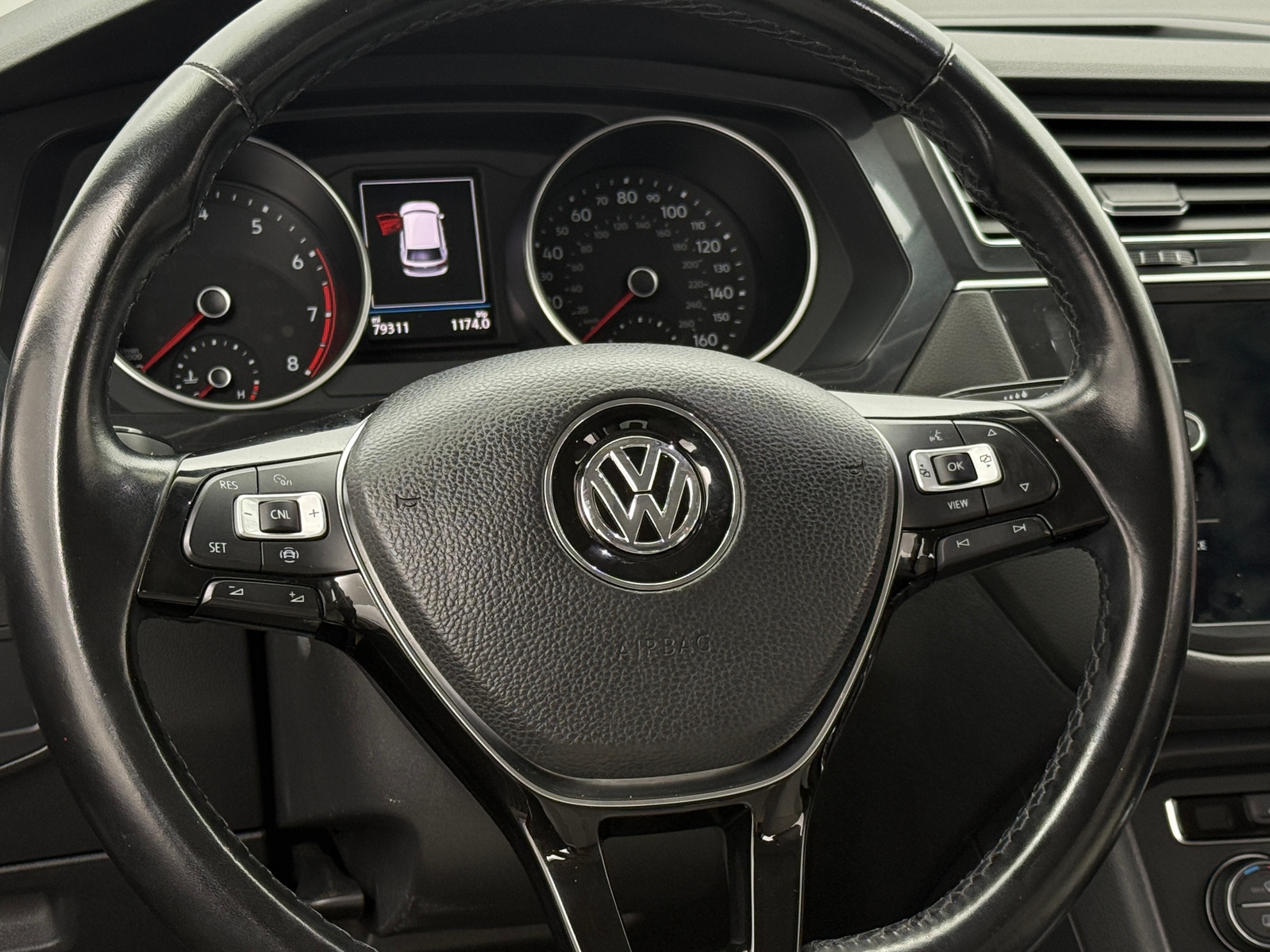 Thumbnail: 2019 Volkswagen Tiguan - 4
