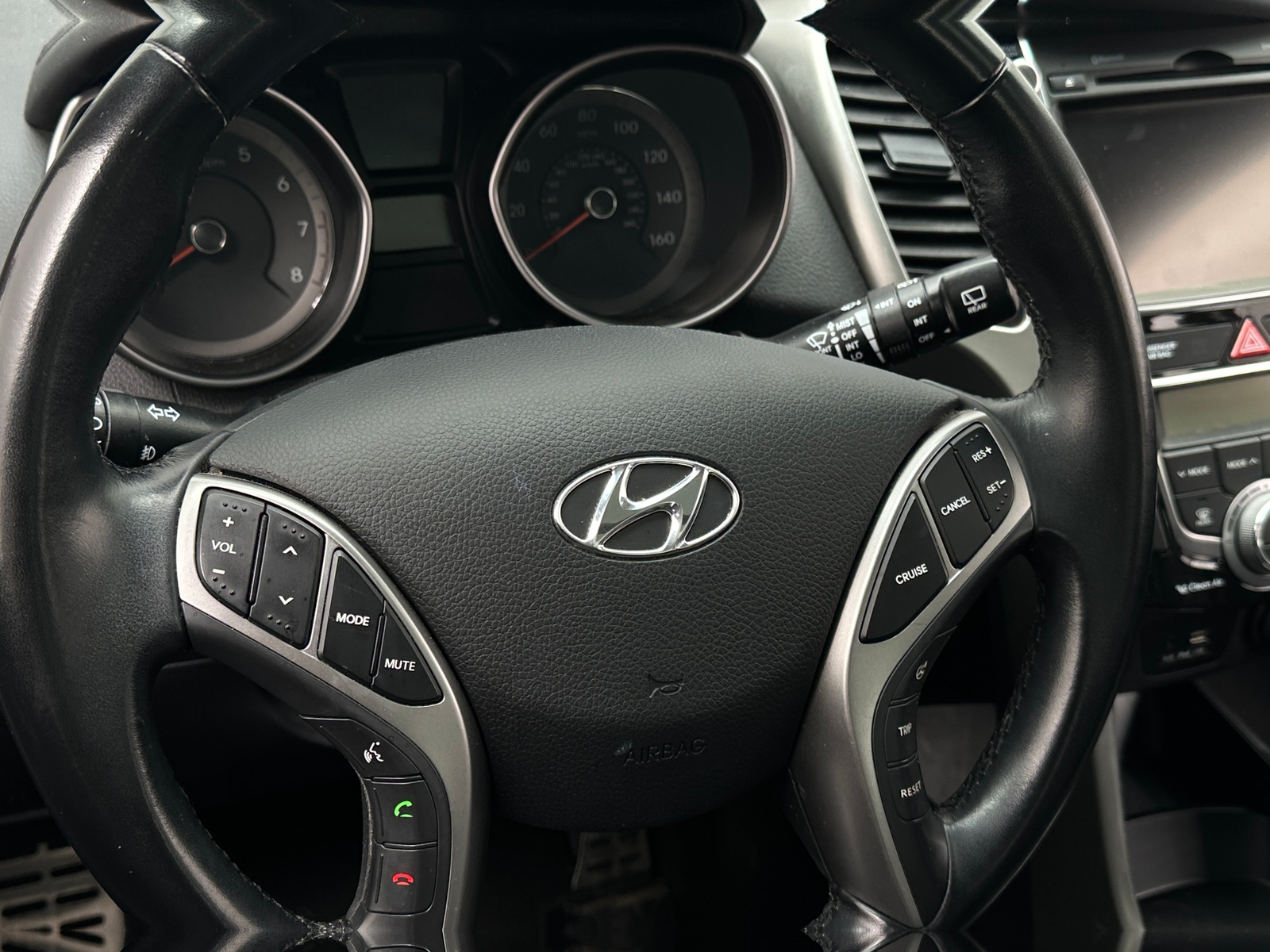 Thumbnail: 2015 Hyundai Elantra - 4