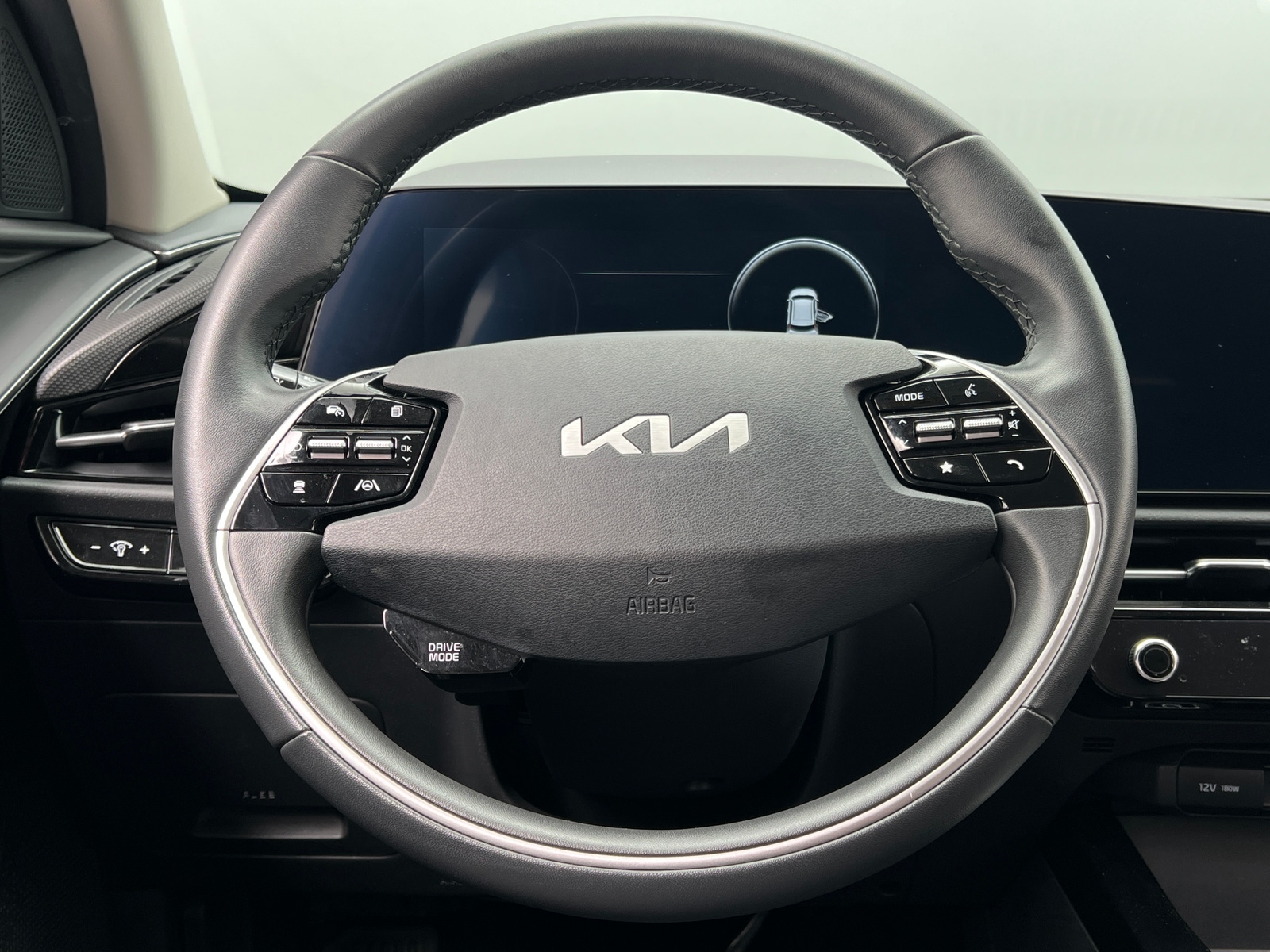 Thumbnail: 2023 Kia Niro - 5