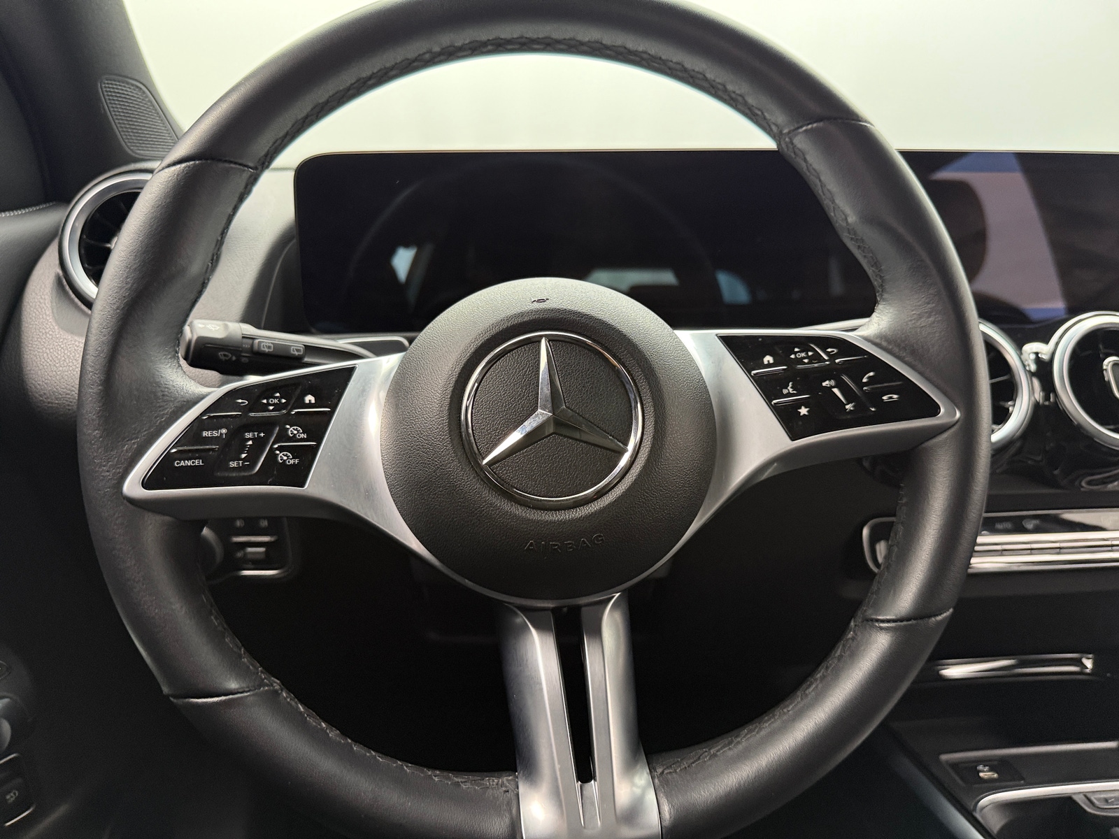 Thumbnail: 2025 Mercedes-Benz GLB - 4