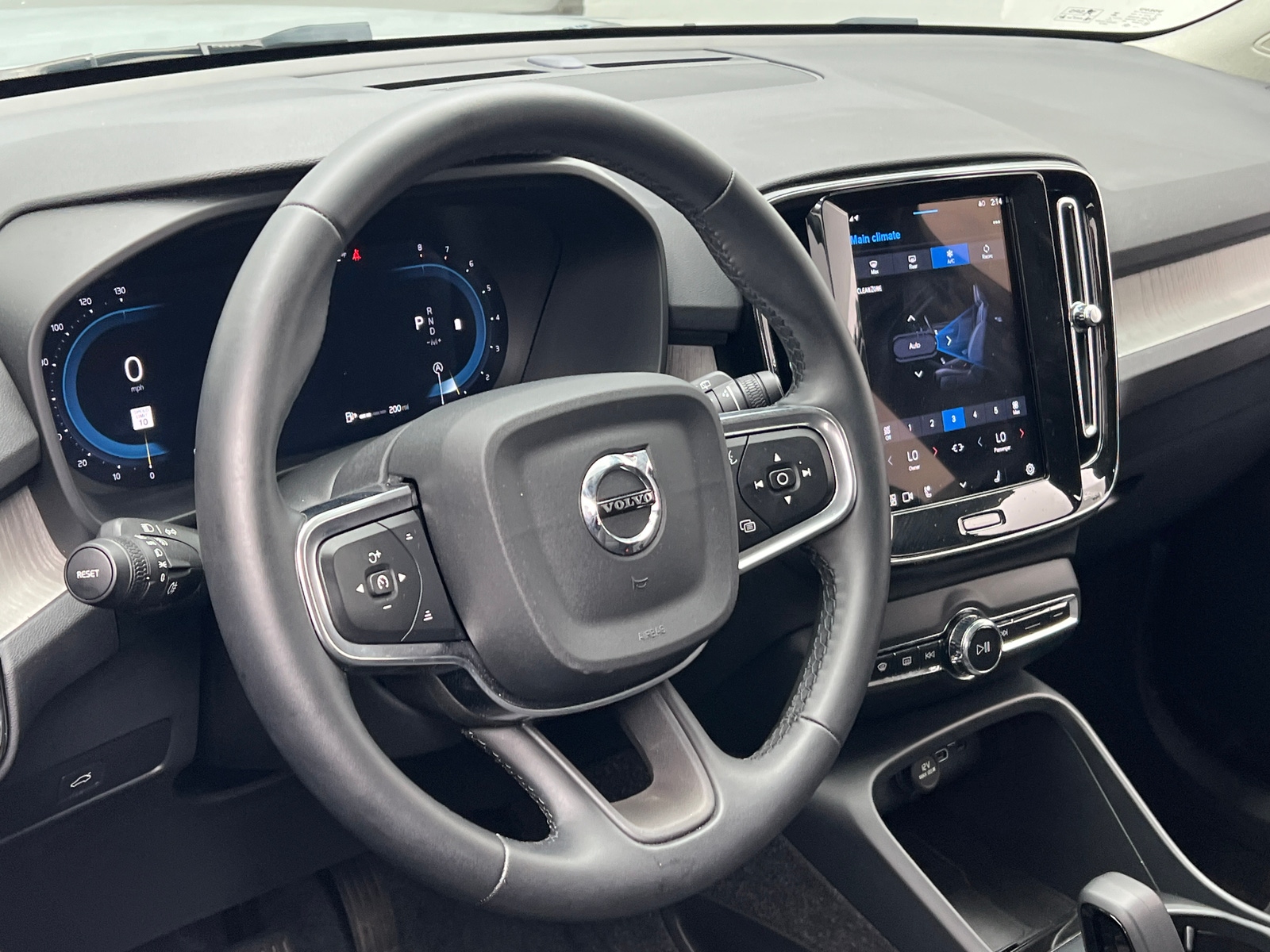 Thumbnail: 2025 Volvo XC40 - 5