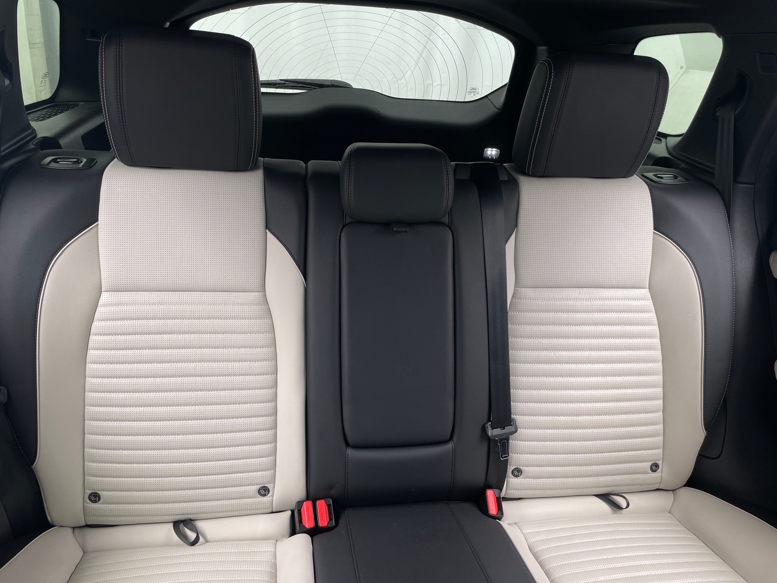Thumbnail: 2023 Land Rover Discovery Sport - 6