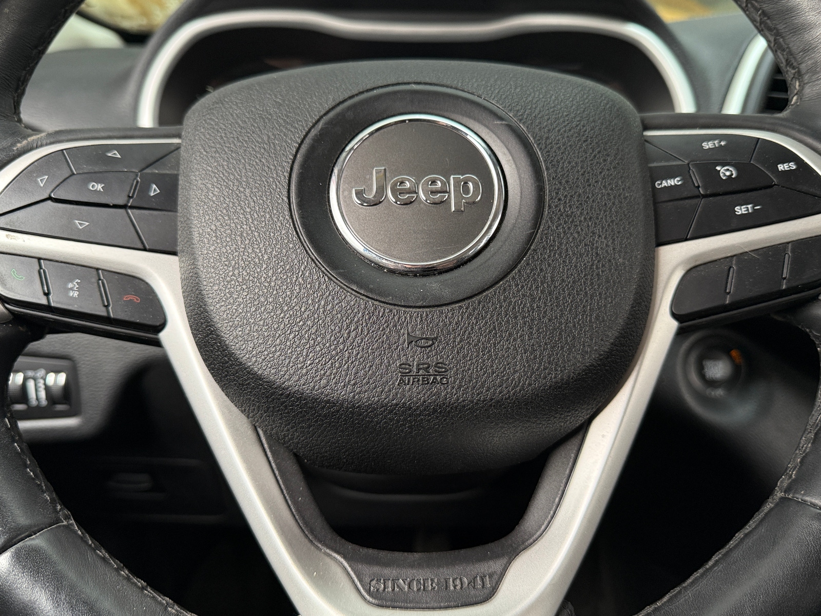 Thumbnail: 2018 Jeep Cherokee - 5