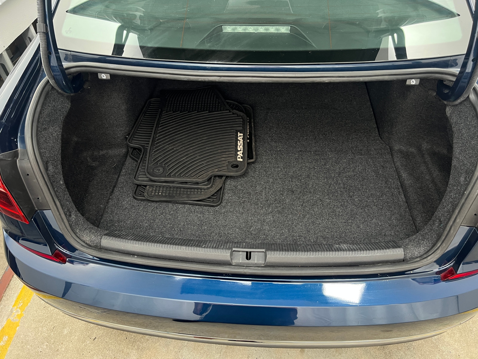 Thumbnail: 2019 Volkswagen Passat - 6