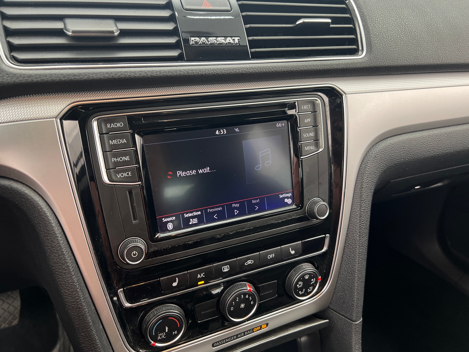 Thumbnail: 2019 Volkswagen Passat - 3