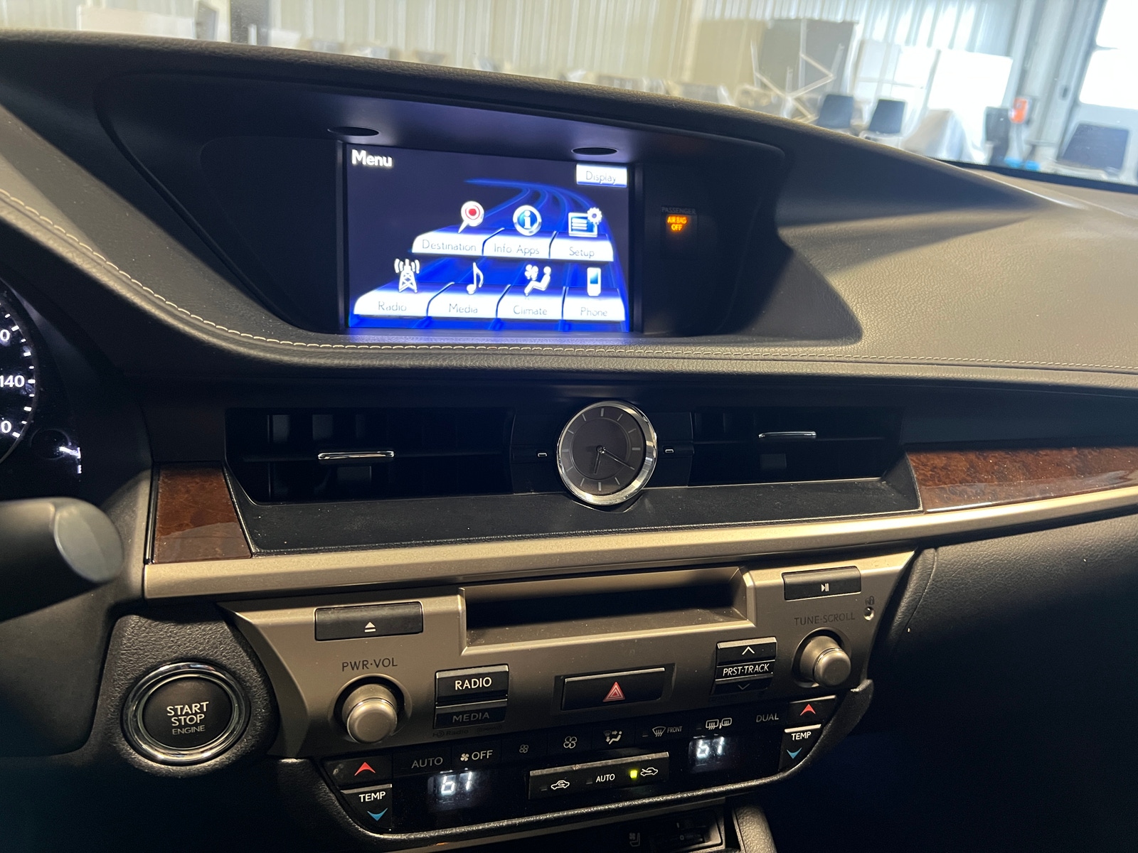 Thumbnail: 2014 Lexus ES - 3