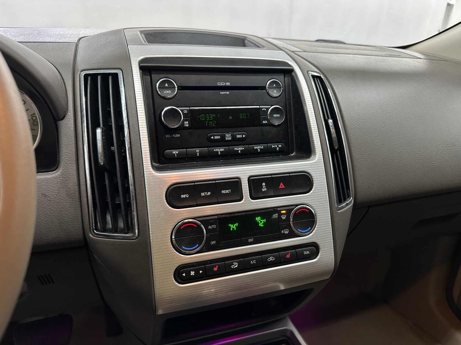 Thumbnail: 2010 Ford Edge - 3