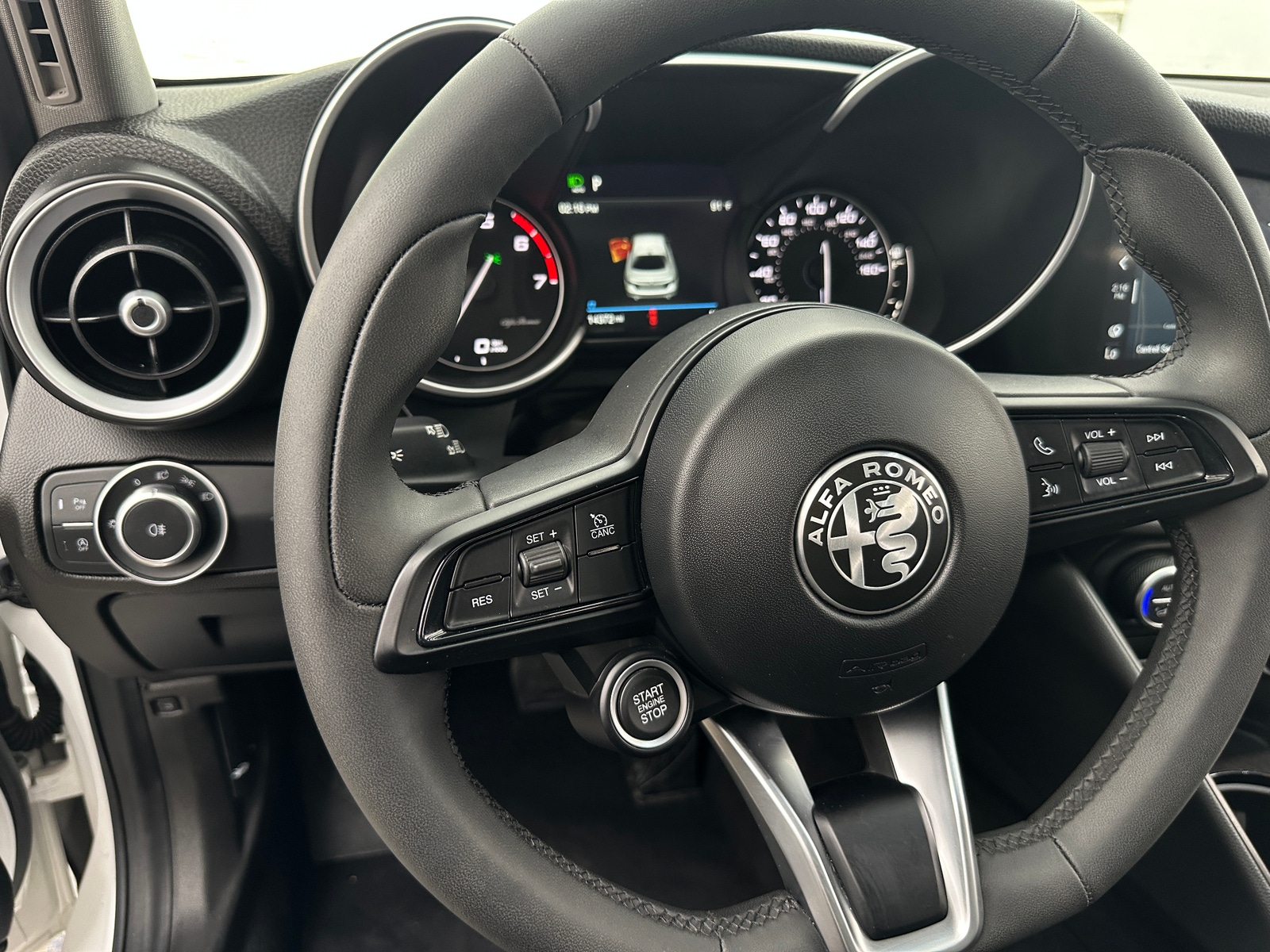 Thumbnail: 2021 Alfa Romeo Giulia - 4