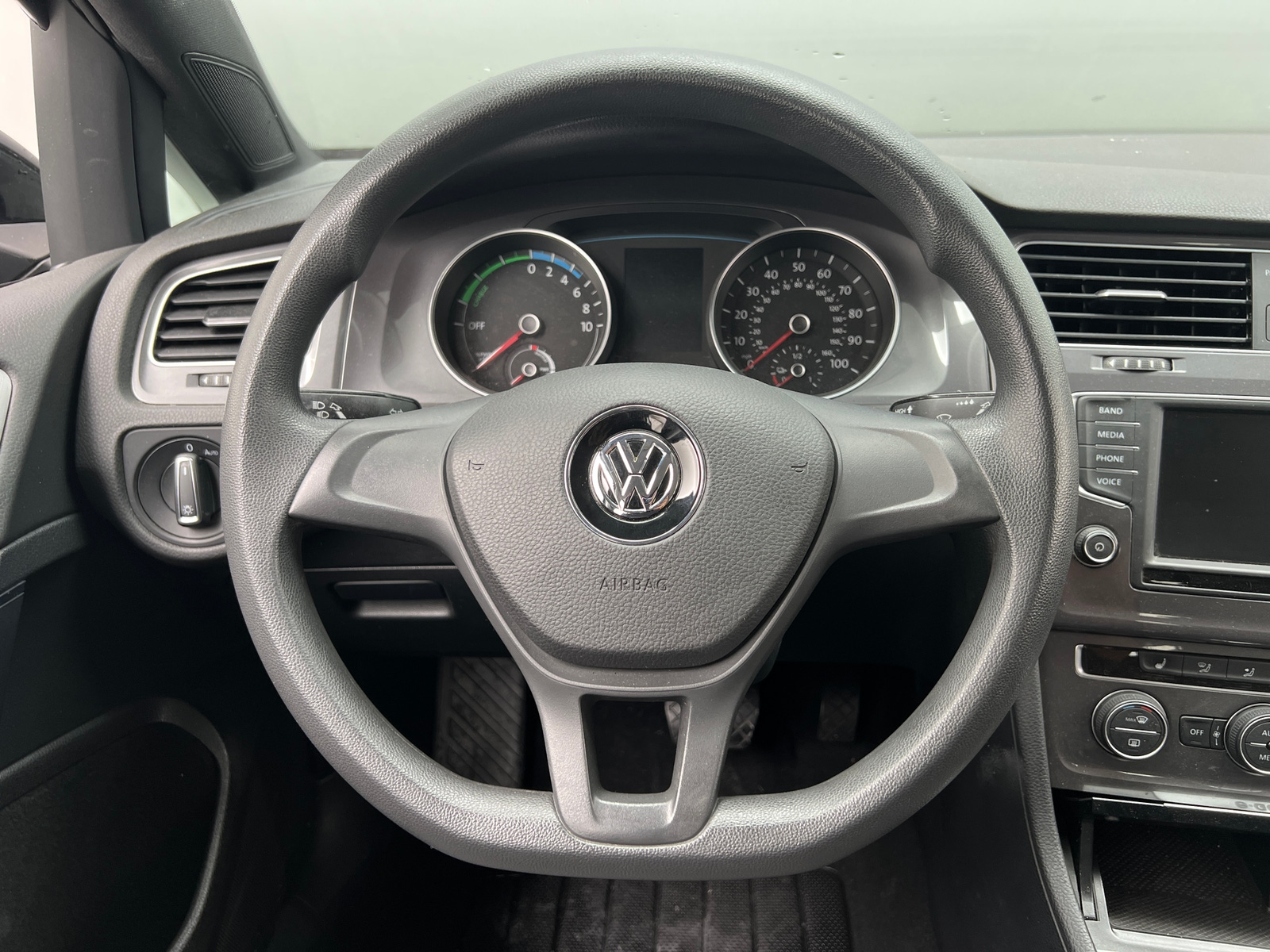 Thumbnail: 2016 Volkswagen e-Golf - 5