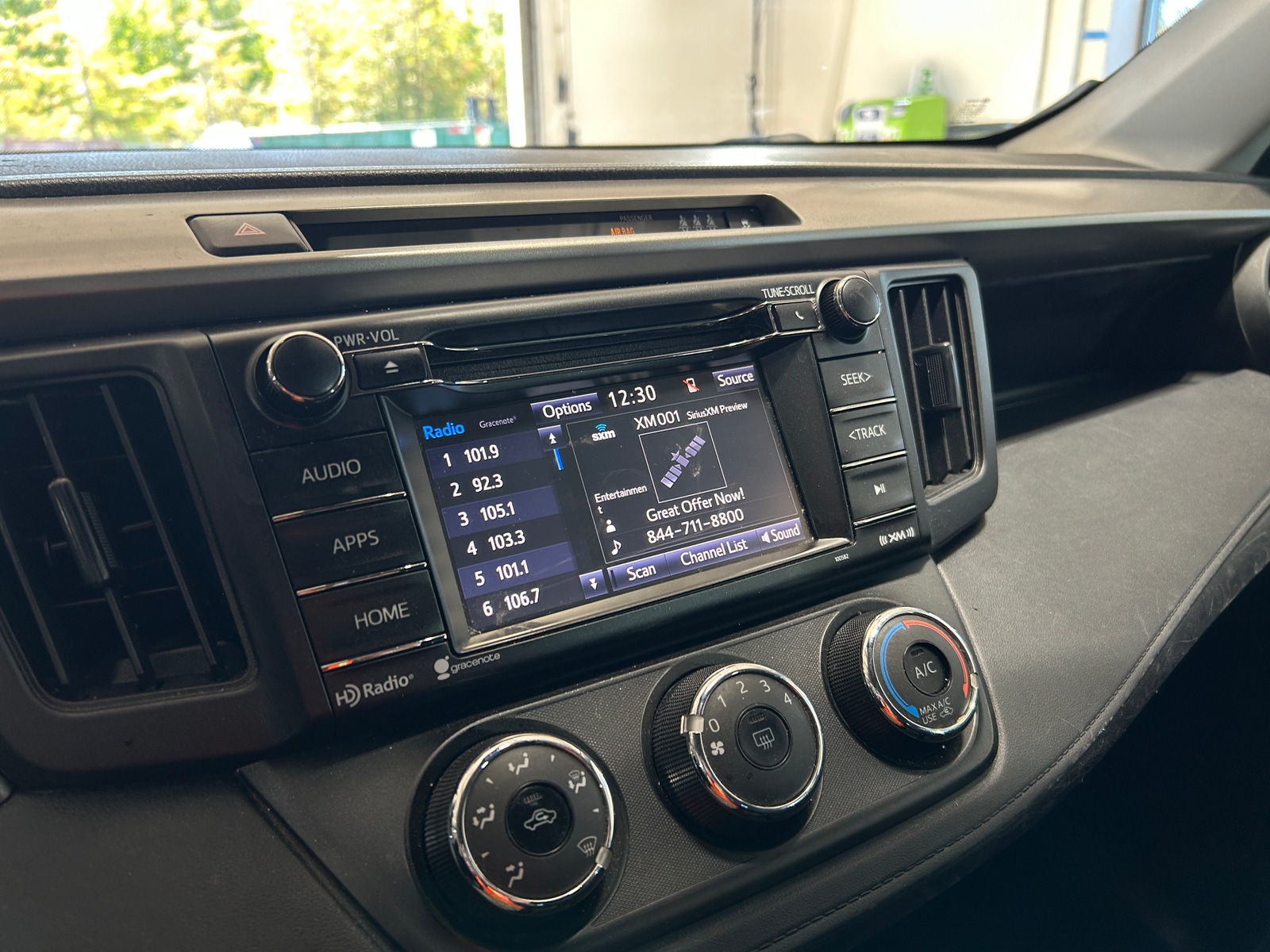 Thumbnail: 2018 Toyota RAV4 - 4