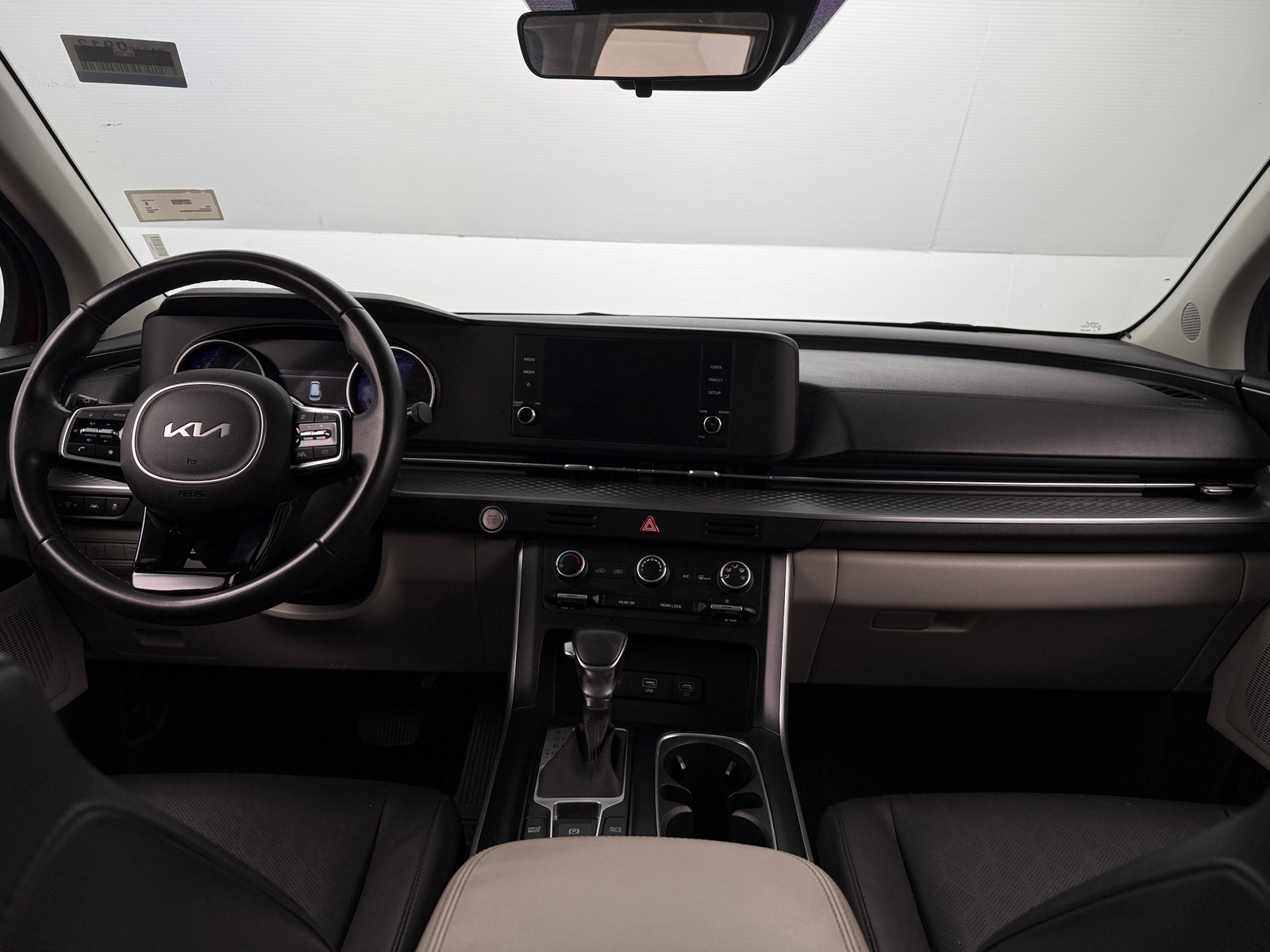 Thumbnail: 2023 Kia Carnival - 3