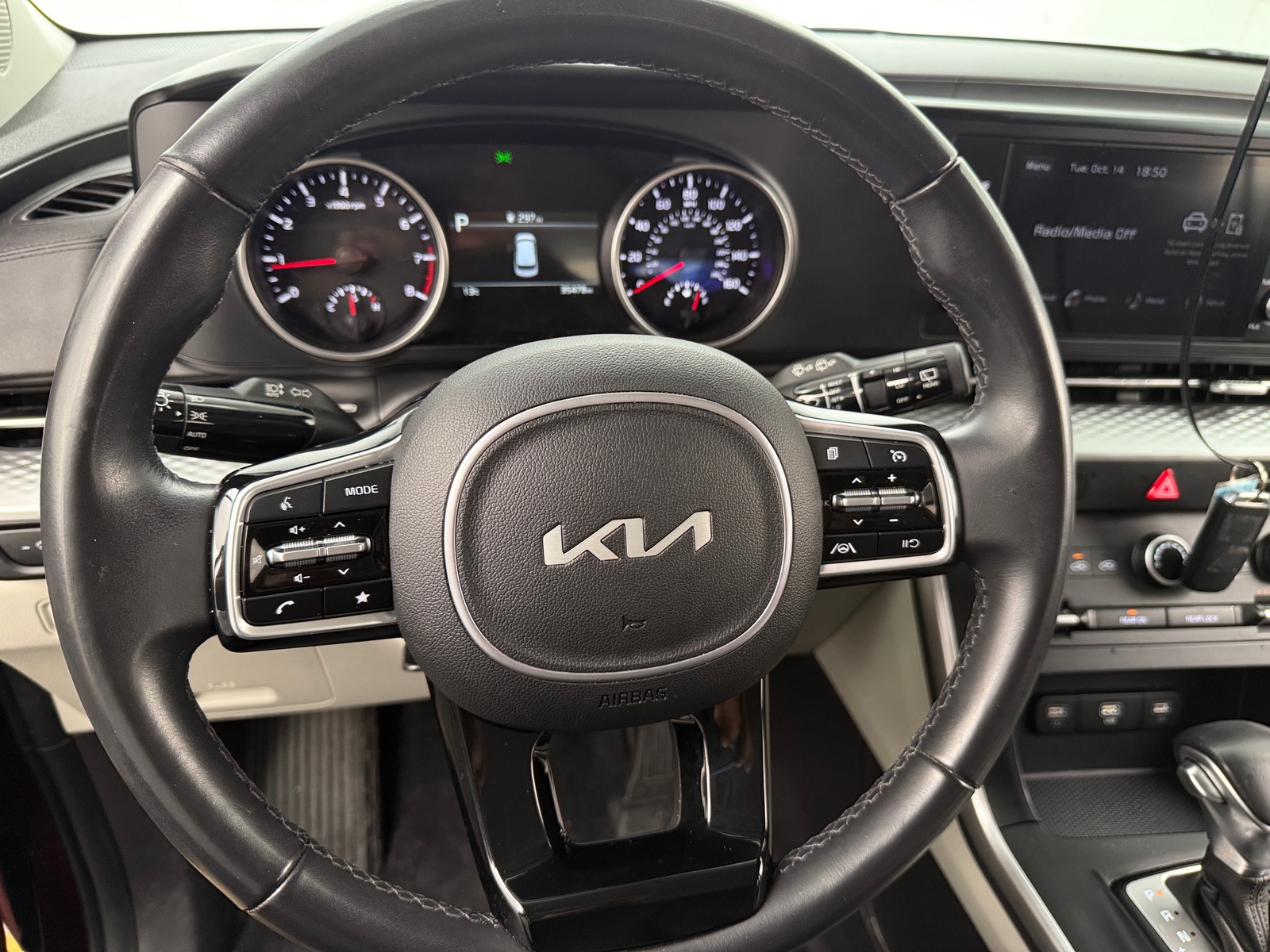Thumbnail: 2023 Kia Carnival - 5