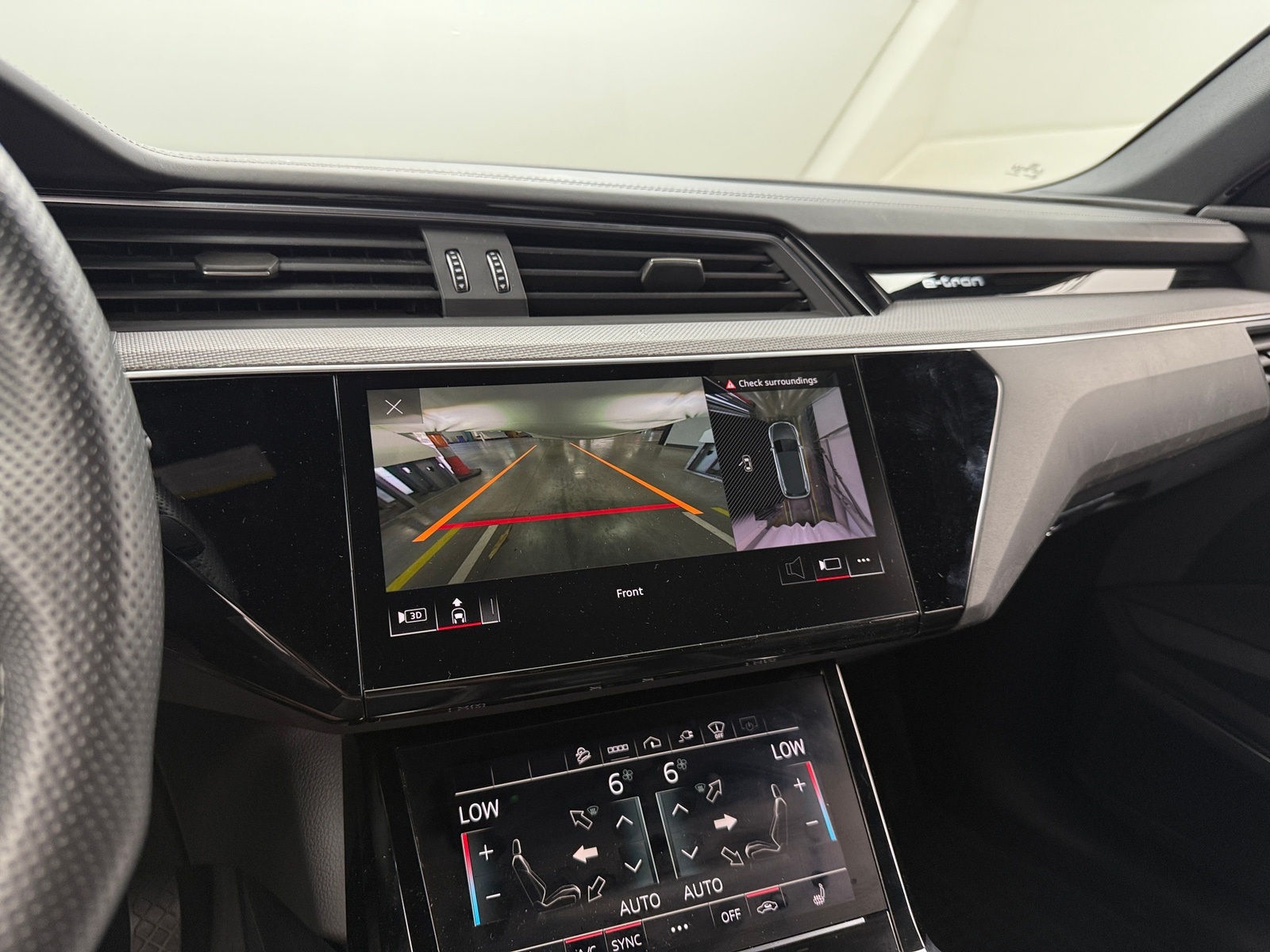 Thumbnail: 2022 Audi e-tron S - 3
