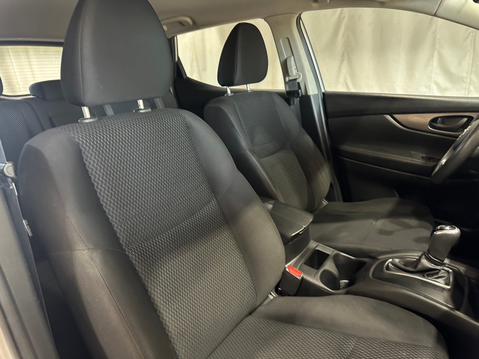 Thumbnail: 2017 Nissan Rogue Sport - 2