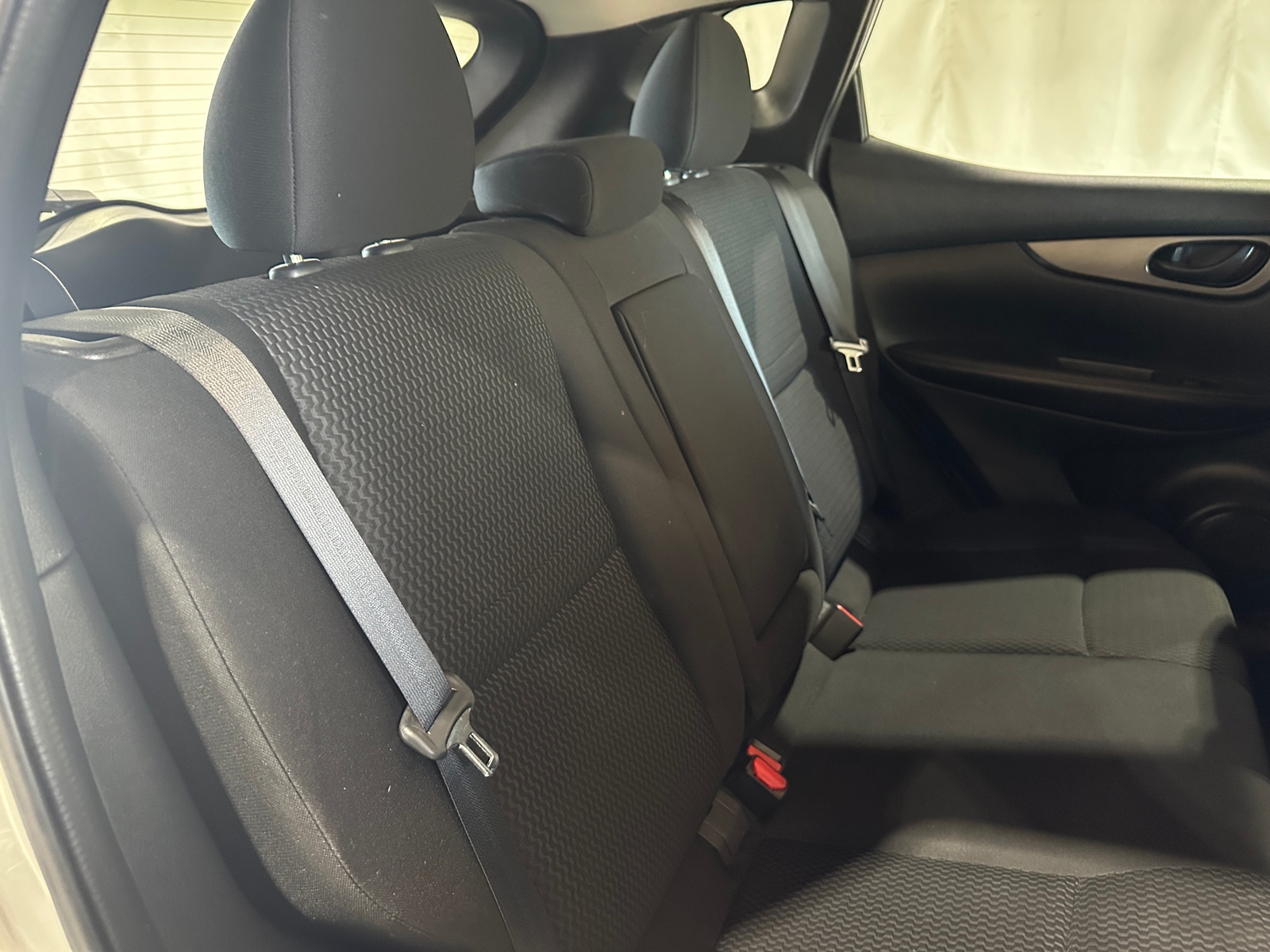 Thumbnail: 2017 Nissan Rogue Sport - 6