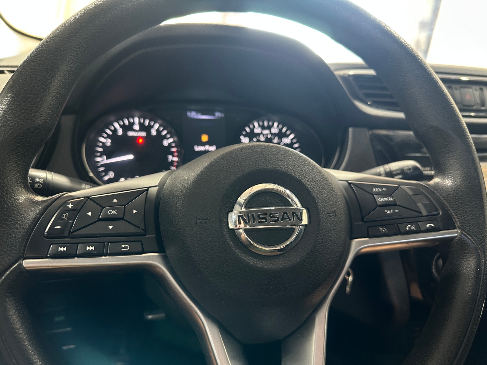 Thumbnail: 2017 Nissan Rogue Sport - 5
