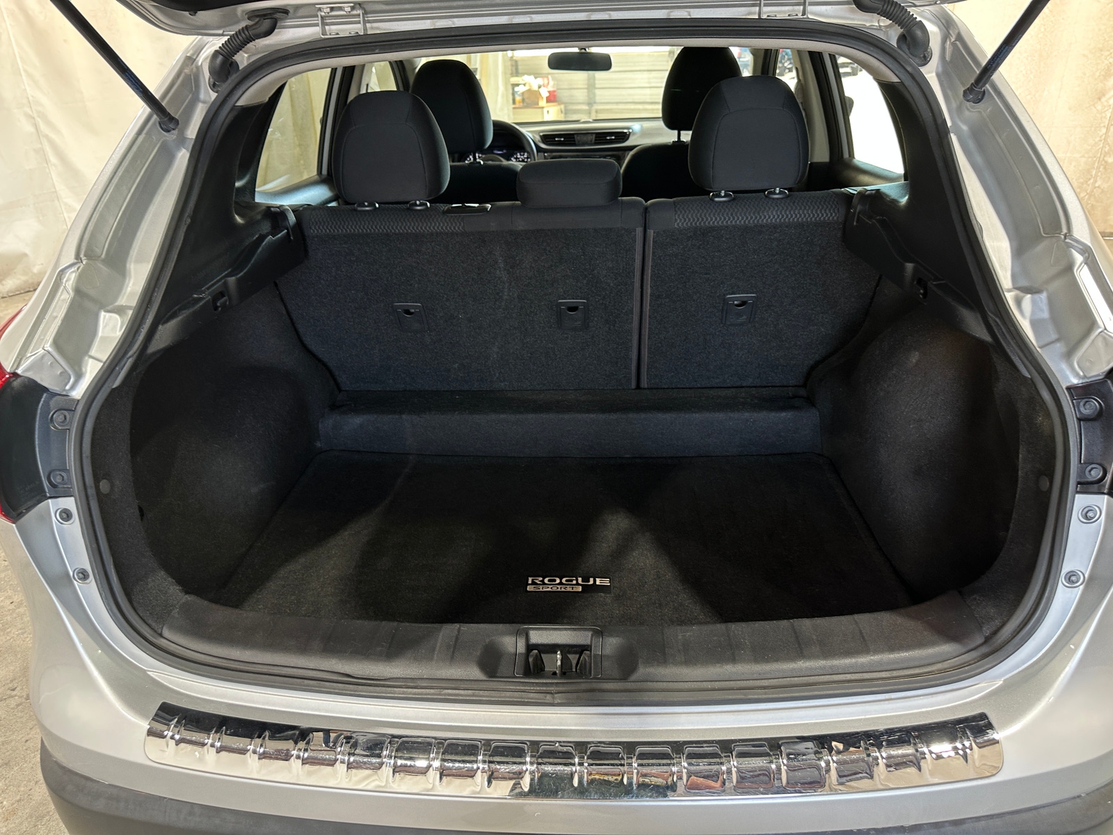 Thumbnail: 2017 Nissan Rogue Sport - 7