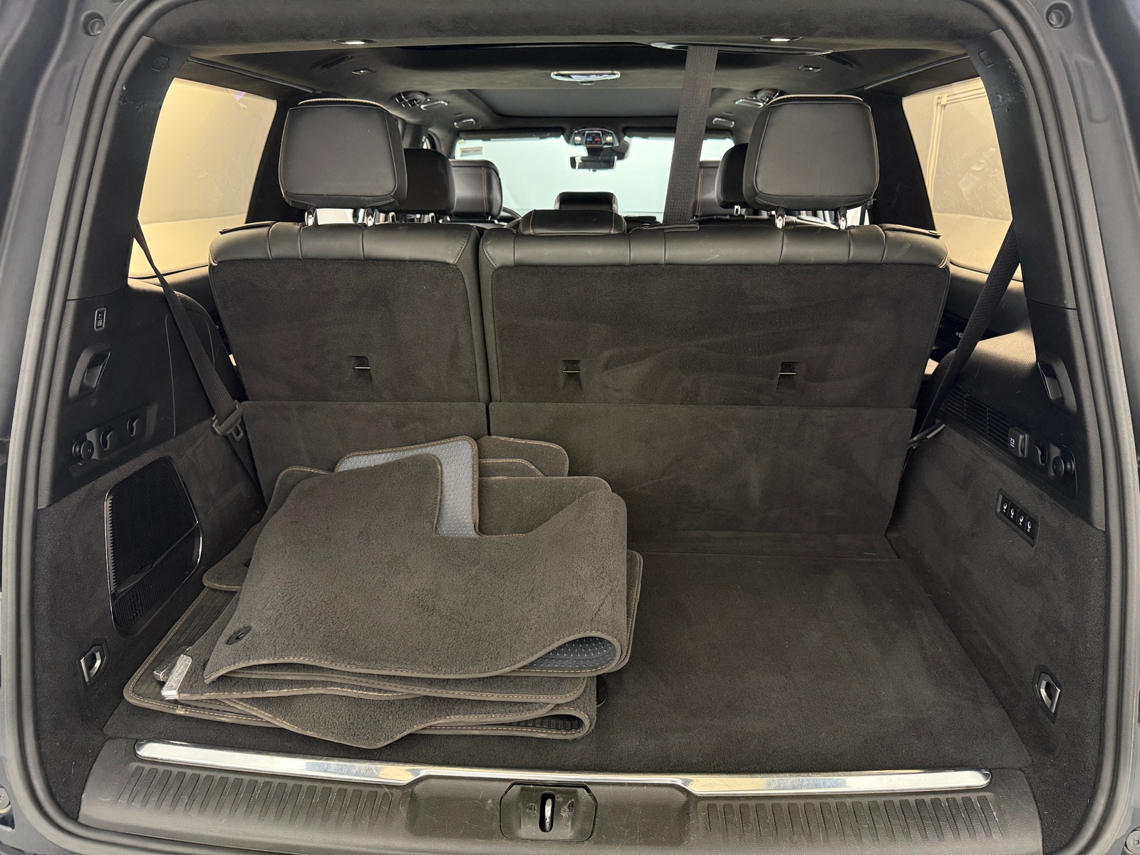 Thumbnail: 2022 Jeep Grand Wagoneer - 6