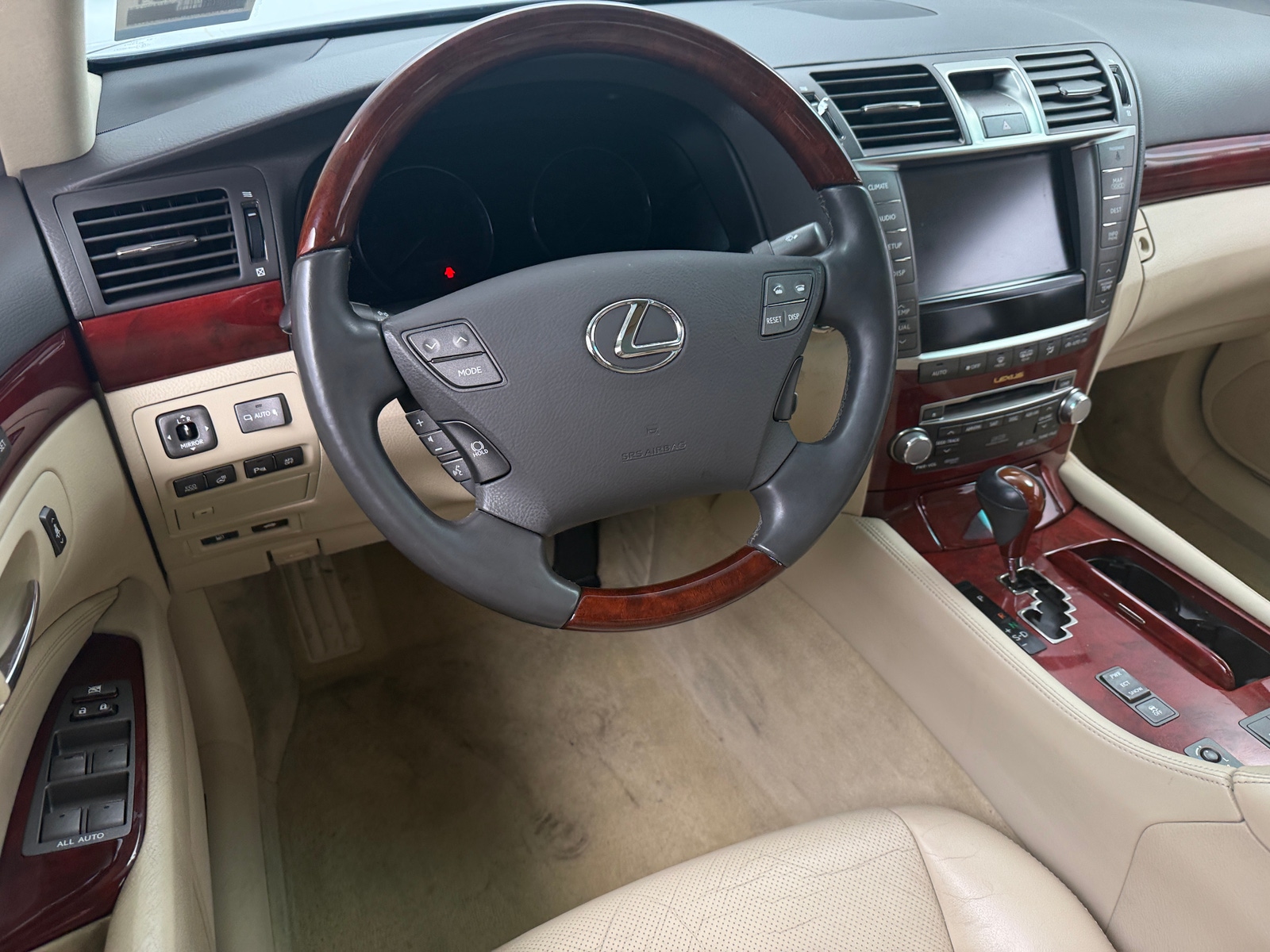 Thumbnail: 2012 Lexus LS - 4