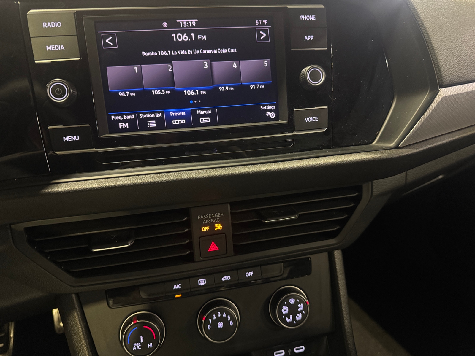 Thumbnail: 2023 Volkswagen Jetta - 4