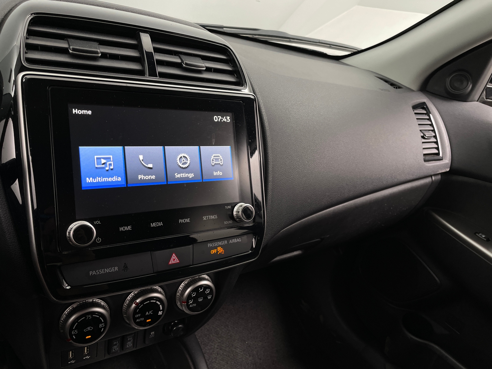Thumbnail: 2024 Mitsubishi Outlander Sport - 3