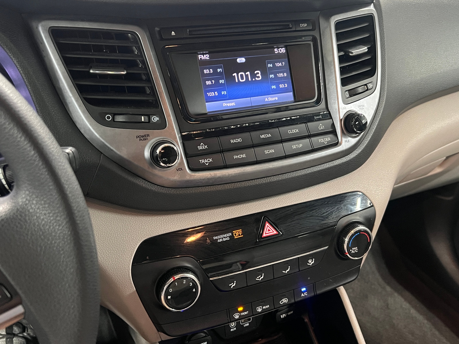 Thumbnail: 2016 Hyundai Tucson - 4