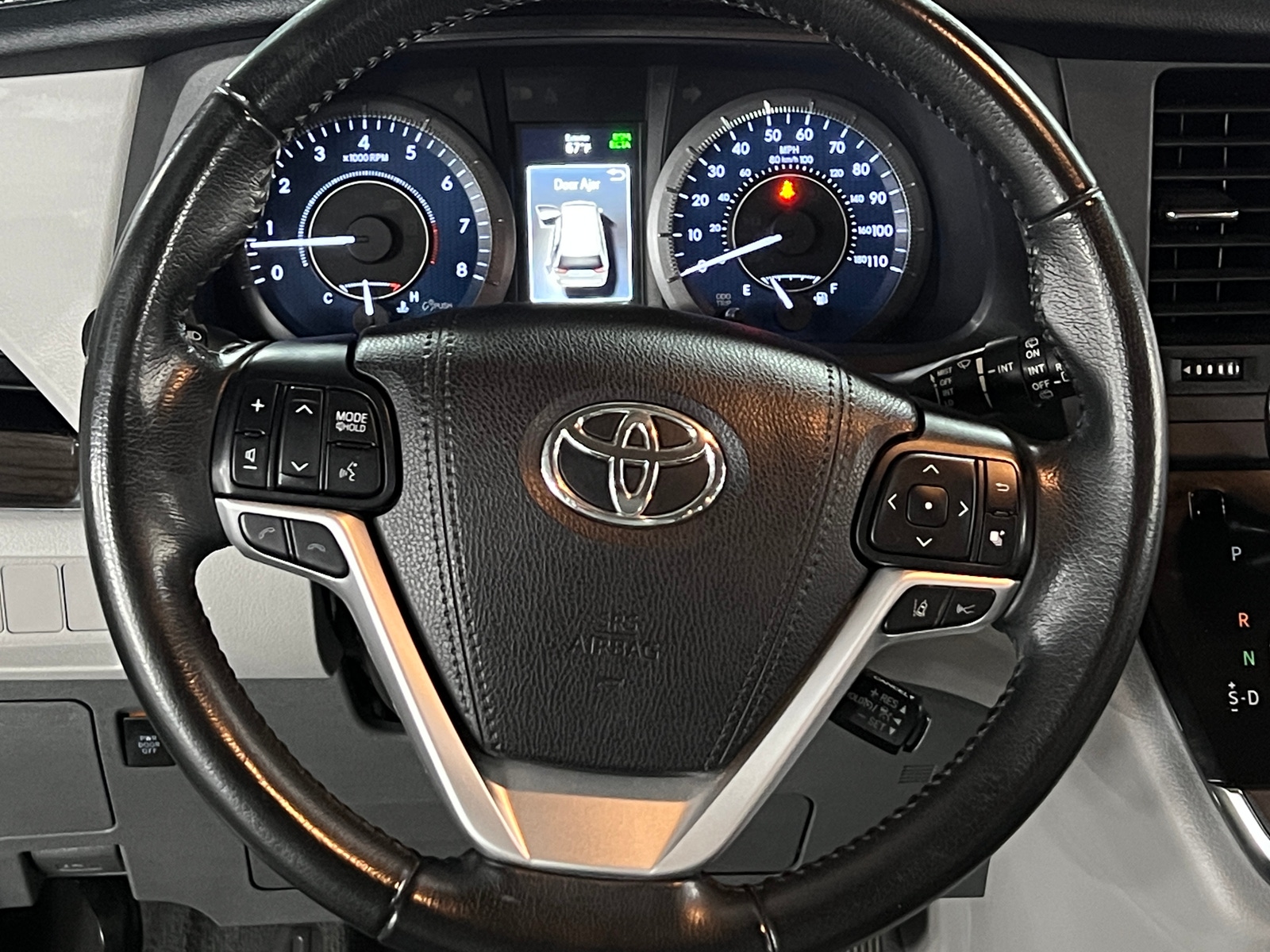 Thumbnail: 2019 Toyota Sienna - 4