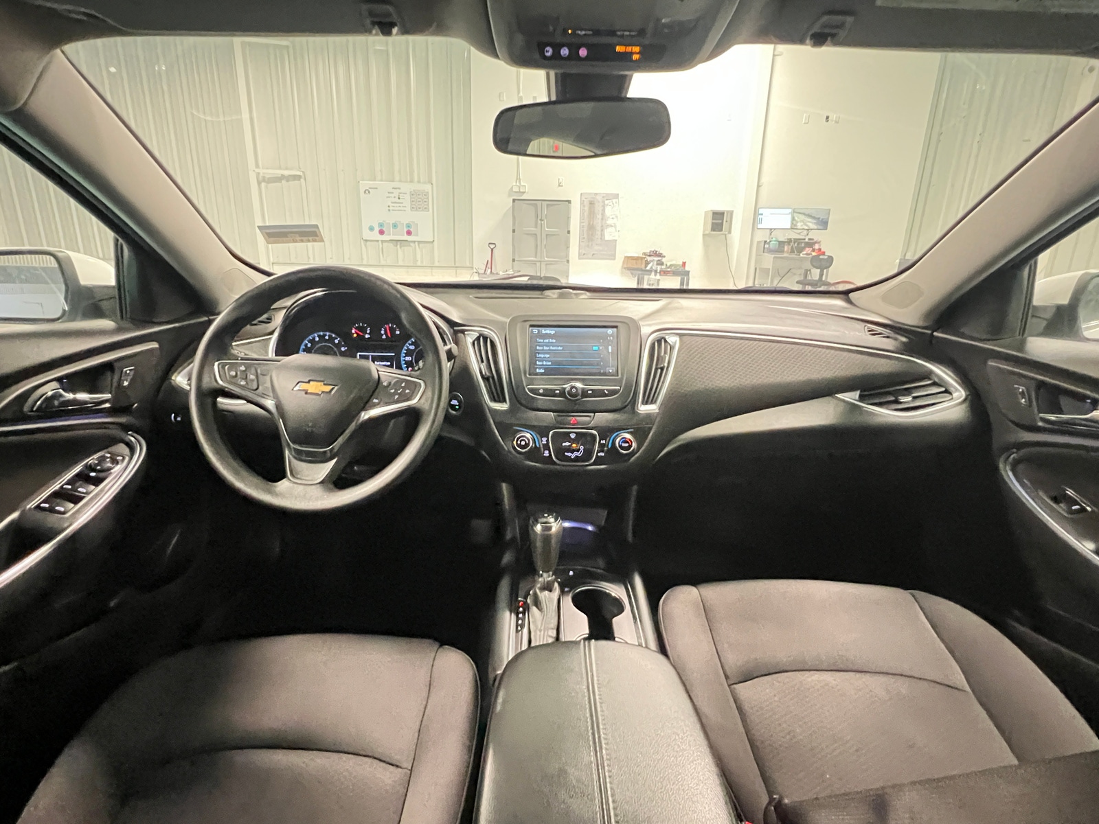 Thumbnail: 2018 Chevrolet Malibu - 3