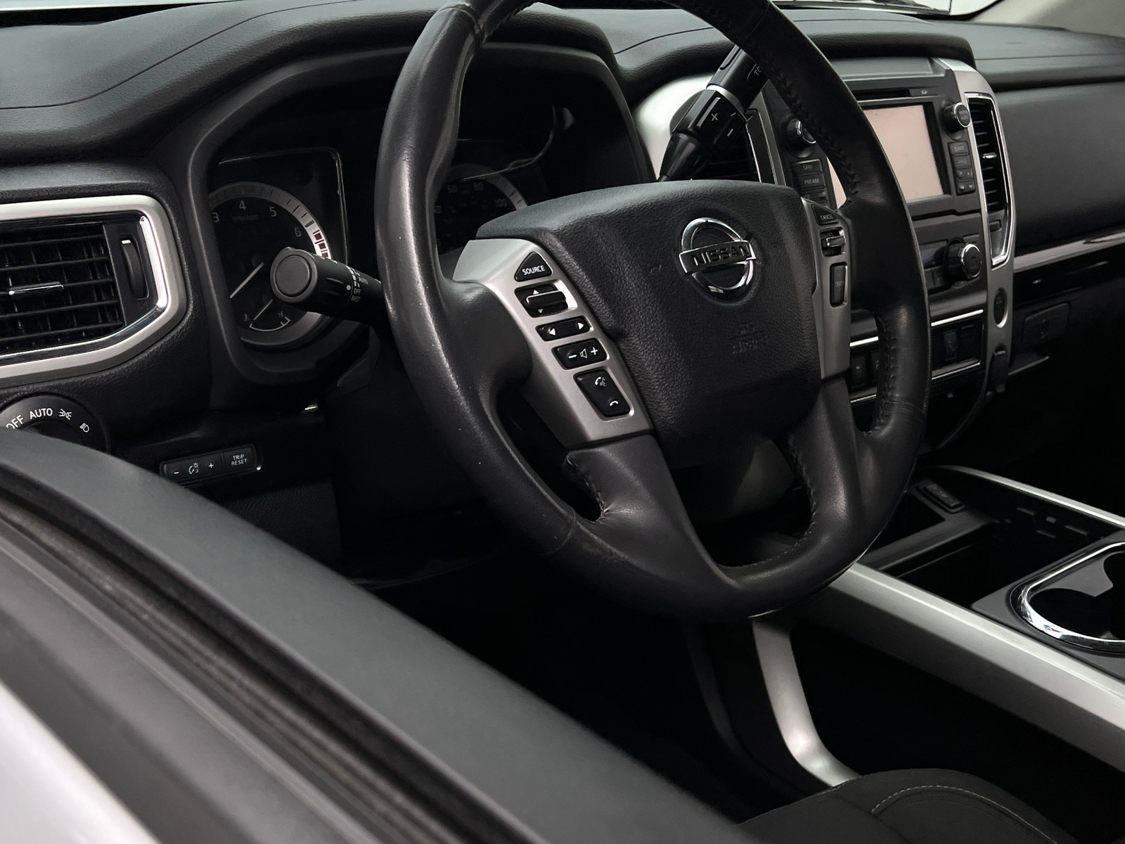Thumbnail: 2017 Nissan Titan - 4