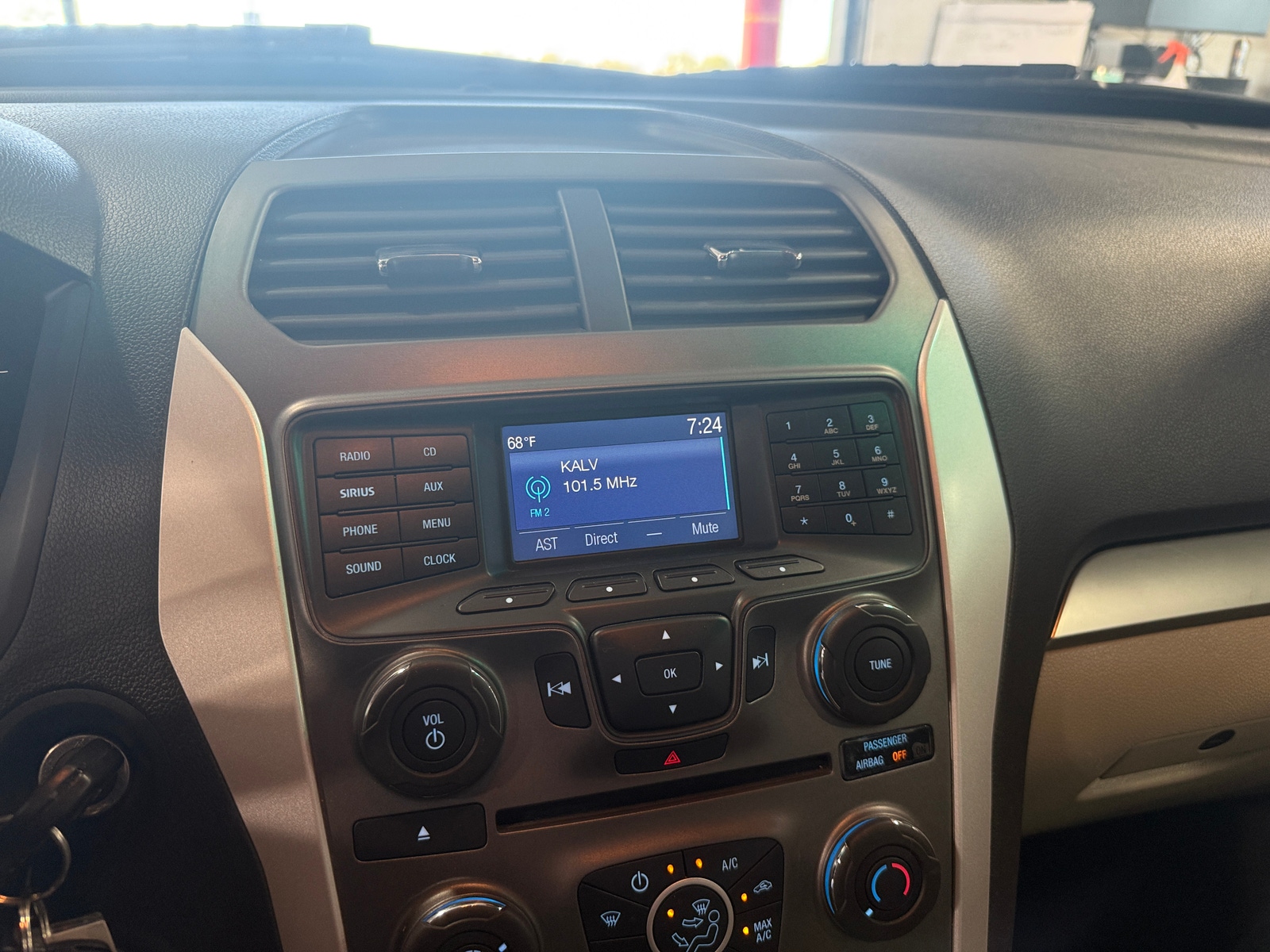 Thumbnail: 2014 Ford Explorer - 4