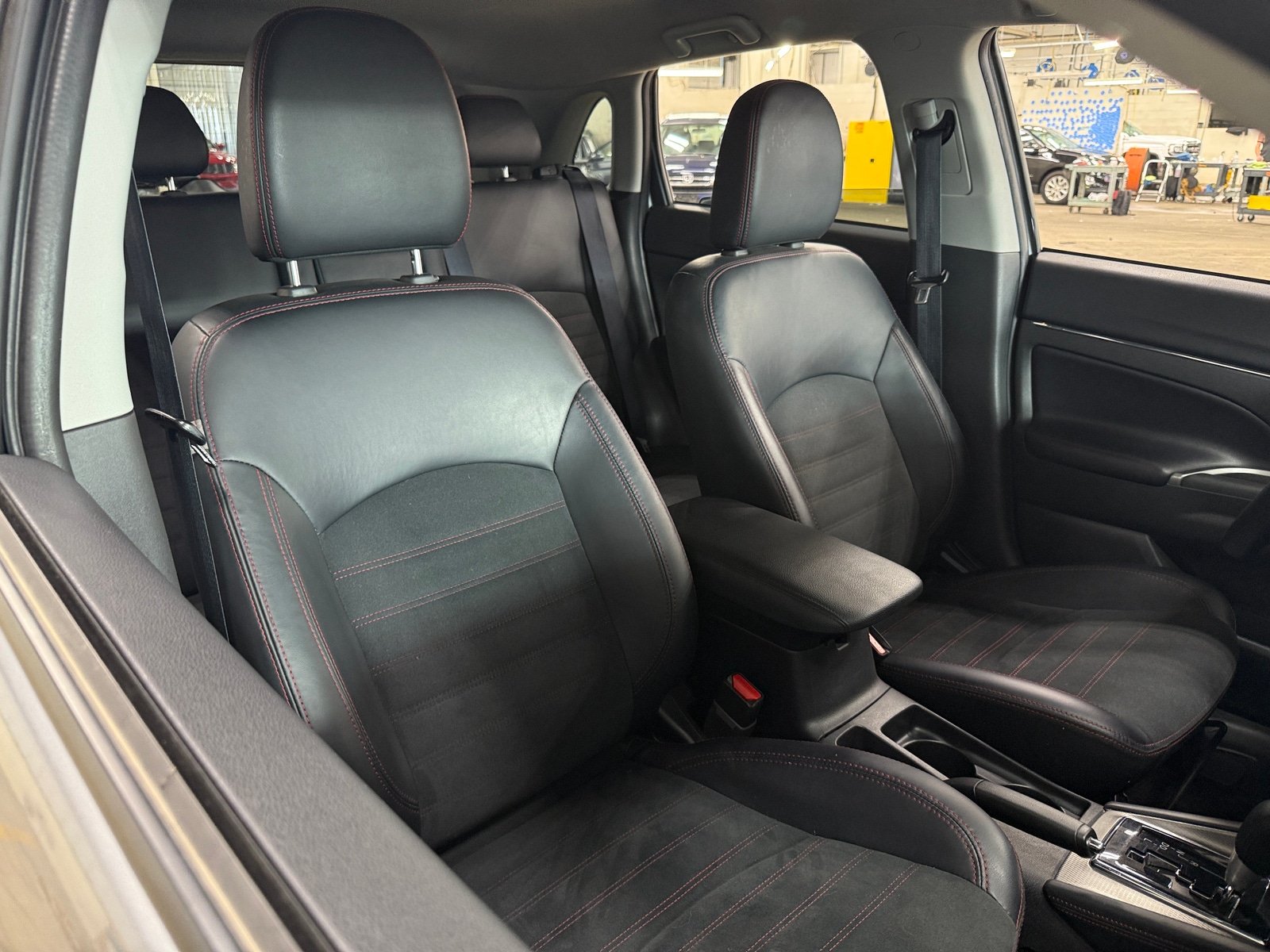 Thumbnail: 2024 Mitsubishi Outlander Sport - 2