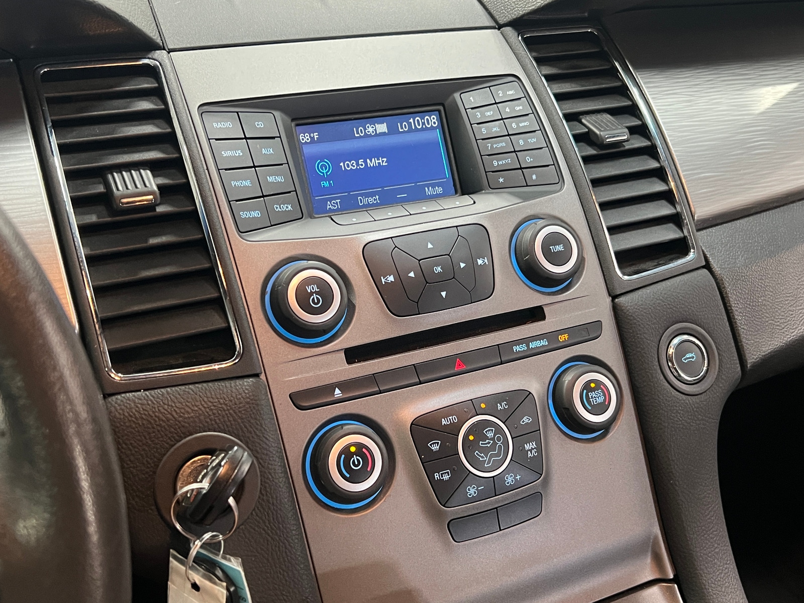 Thumbnail: 2018 Ford Taurus - 4