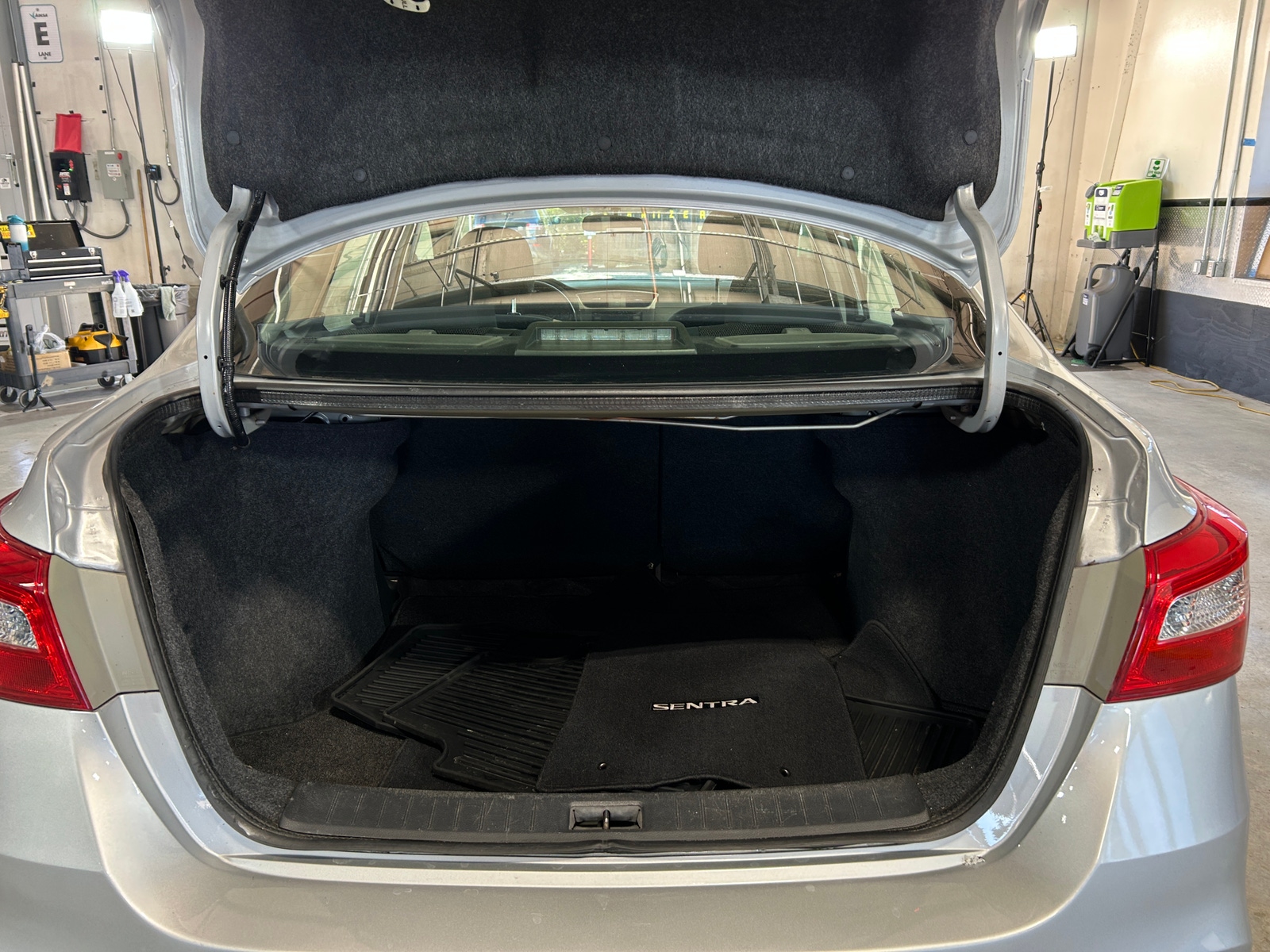 Thumbnail: 2016 Nissan Sentra - 7