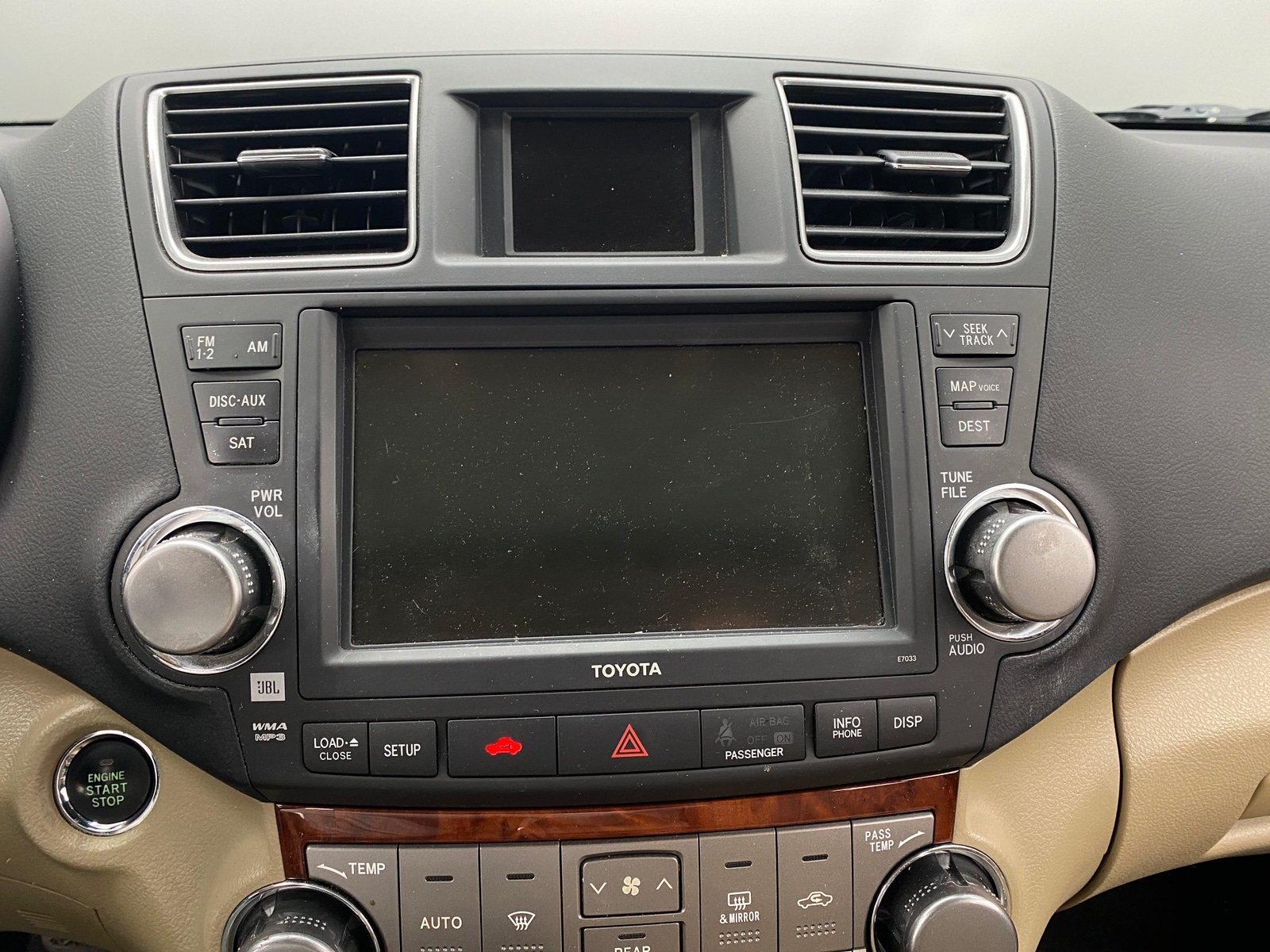 Thumbnail: 2012 Toyota Highlander - 3