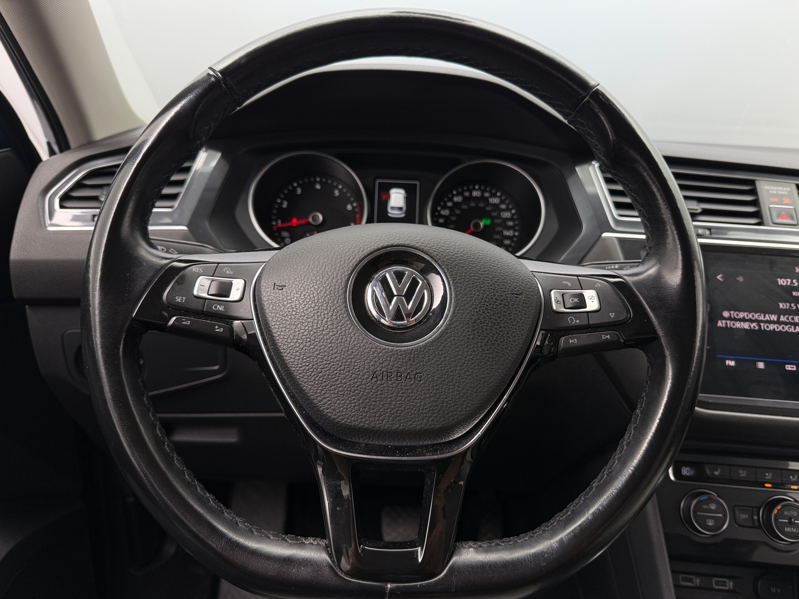 Thumbnail: 2018 Volkswagen Tiguan - 4