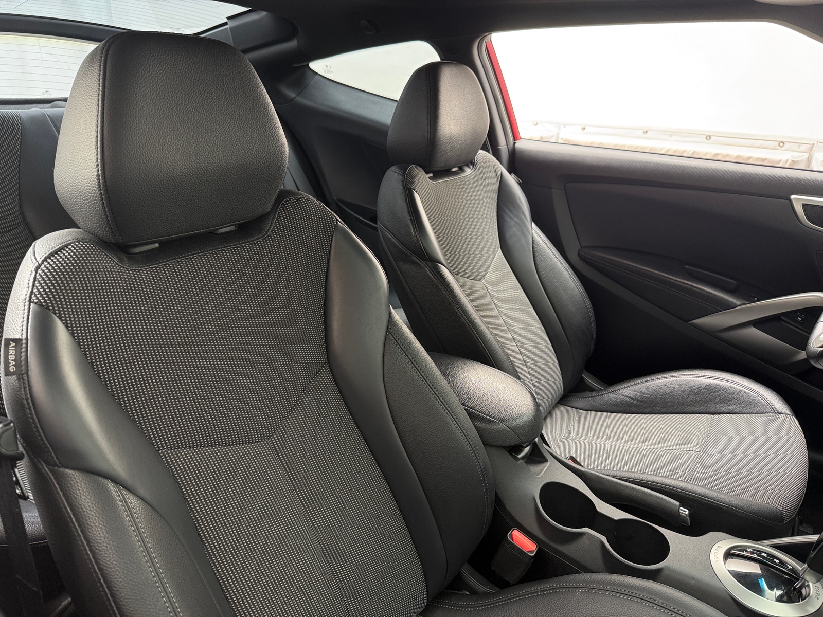 Thumbnail: 2016 Hyundai Veloster - 2