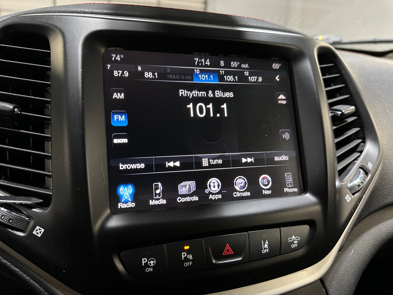 Thumbnail: 2016 Jeep Cherokee - 4