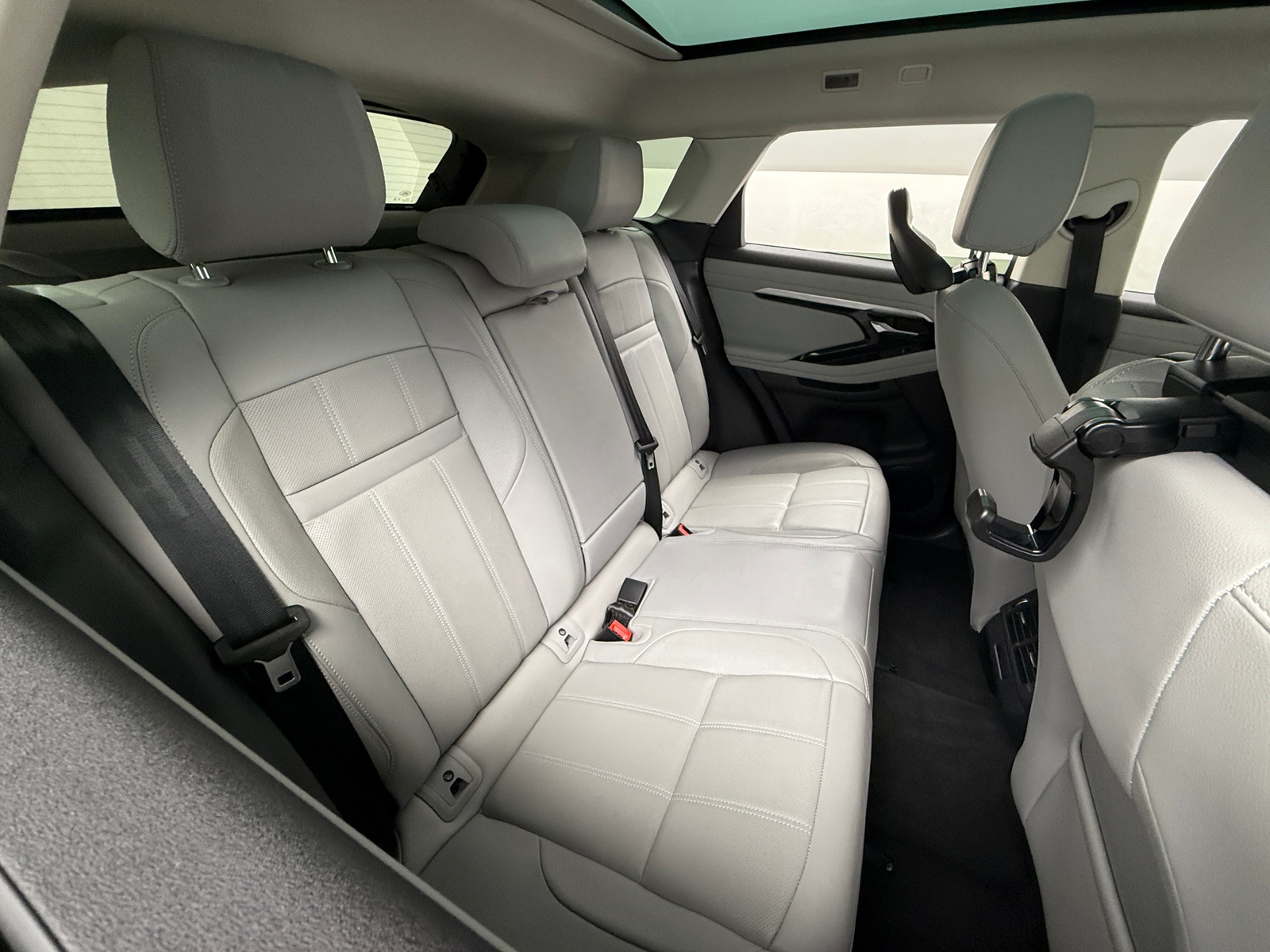Thumbnail: 2023 Land Rover Range Rover Evoque - 5